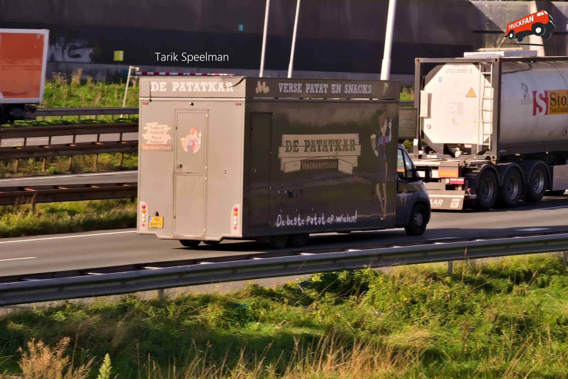 Fiat Ducato food truck 00-BHP-5 on A16