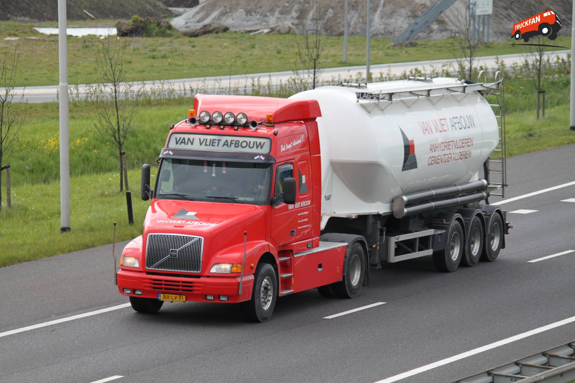 Volvo NH12 vrachtwagen
