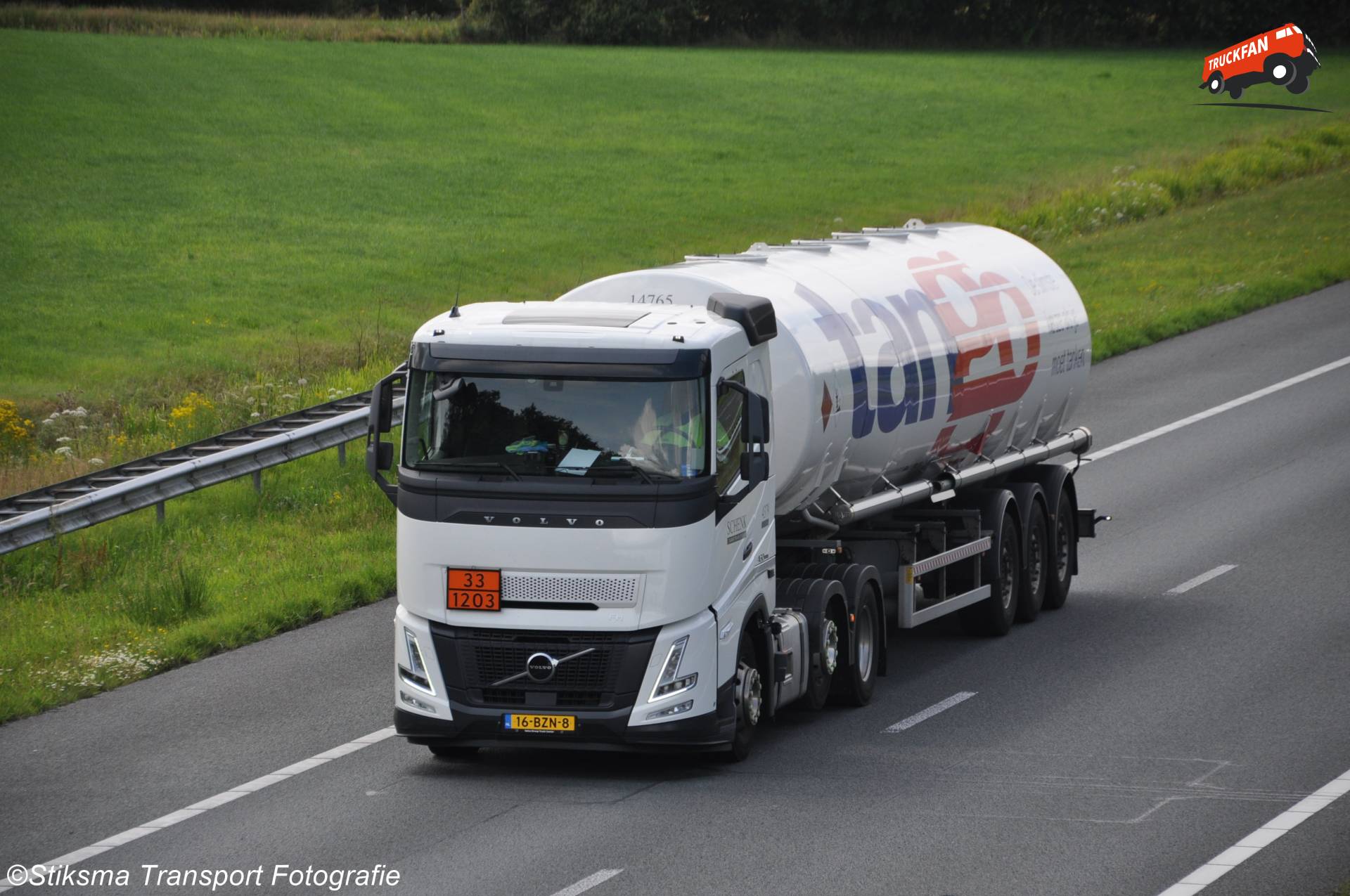 Volvo FH Aero vrachtwagen van Schenk