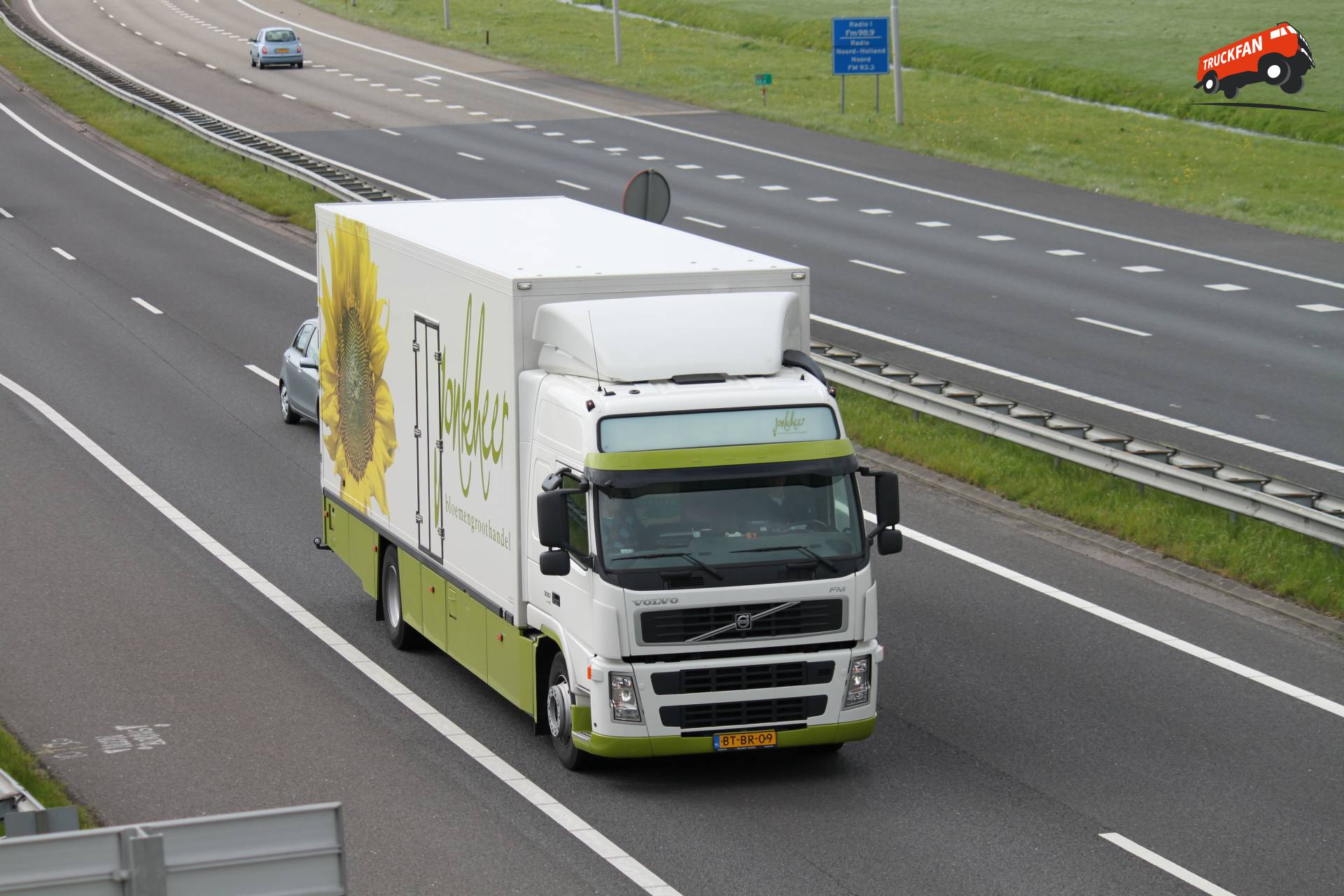 Volvo FM vrachtwagen van Jonkheer Bloemenhandel