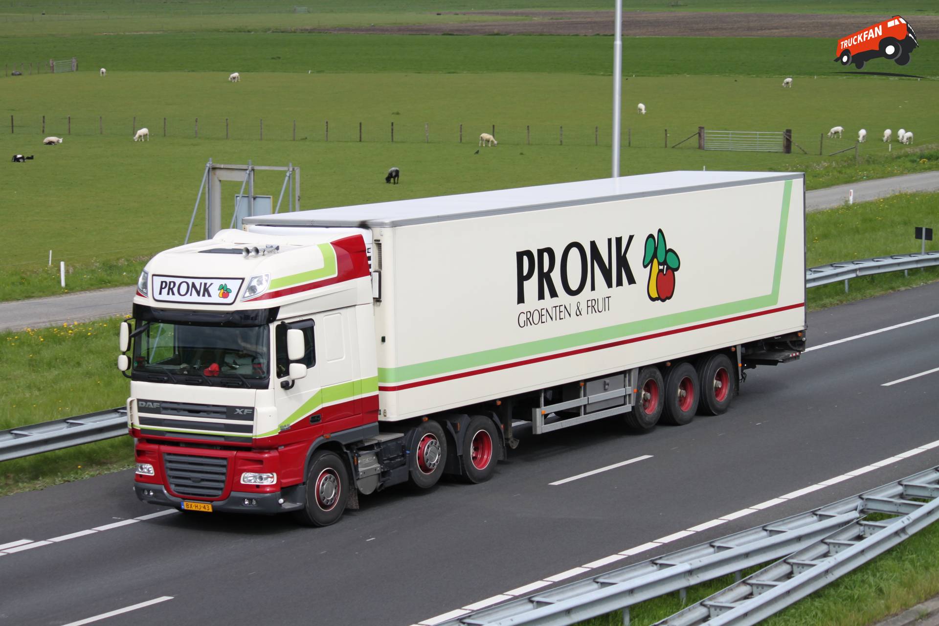 DAF XF105 truck owned by Pronk