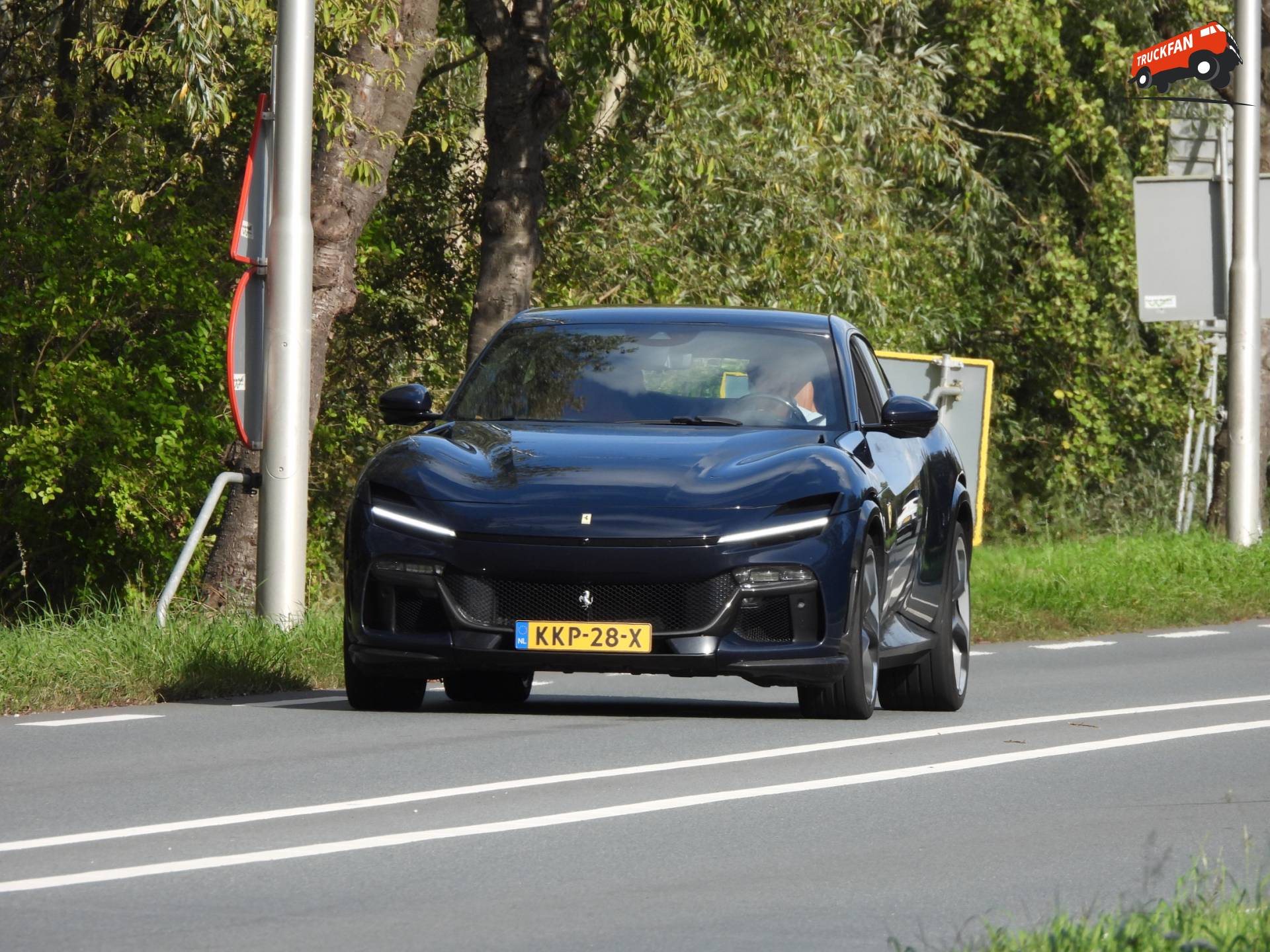 Ferrari Purosangue 6.5 V12 van 2025 met import uit Duitsland in 2026.