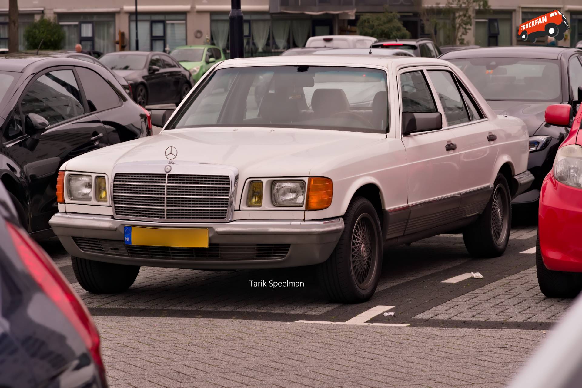 Mercedes-Benz 380 SE personenauto in Zwijndrecht