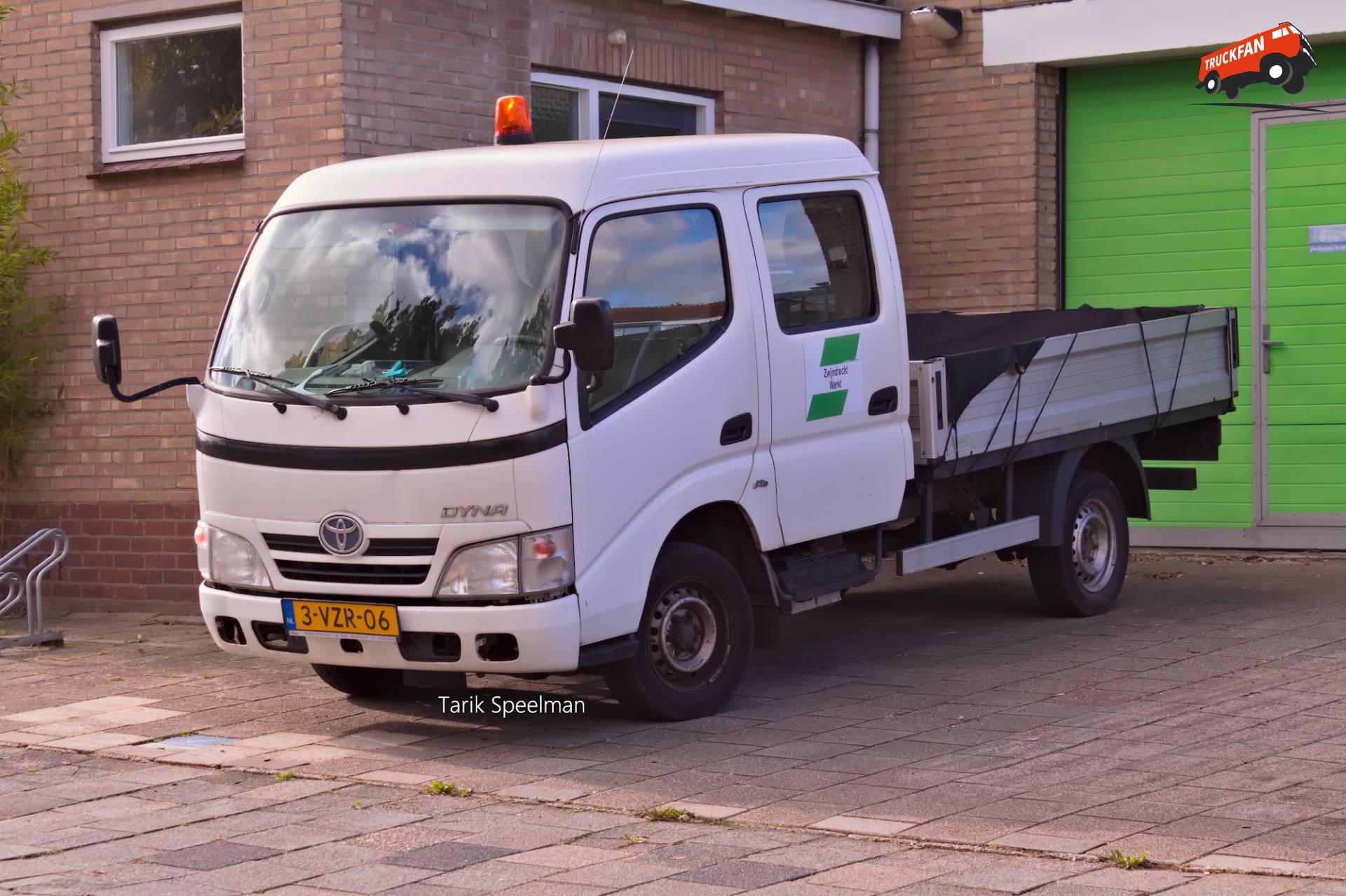 Toyota Dyna vrachtwagen met open laadbak
