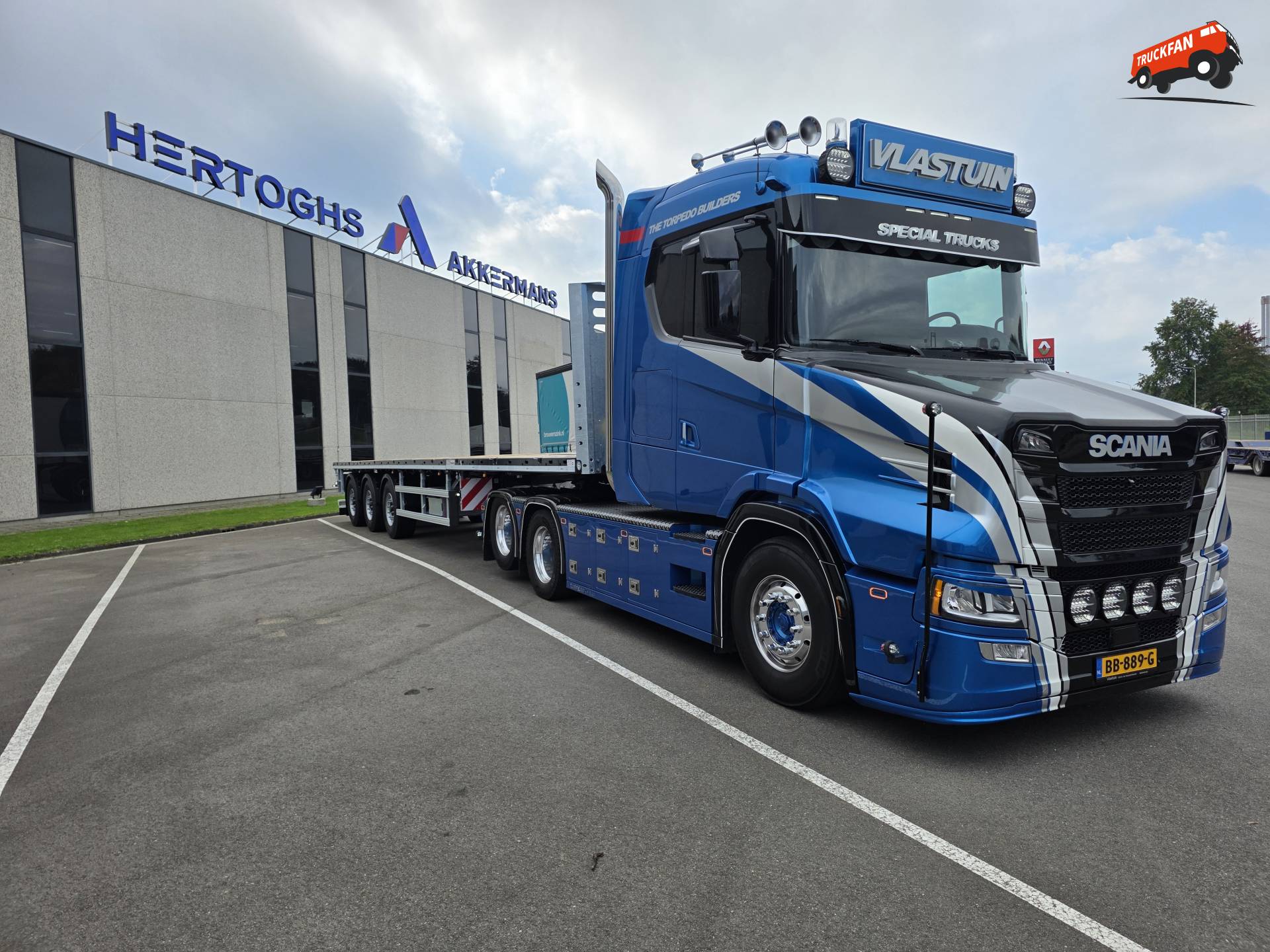 MAX210 oplegger bij Vlastuin Truck- en trailerservice B.V.