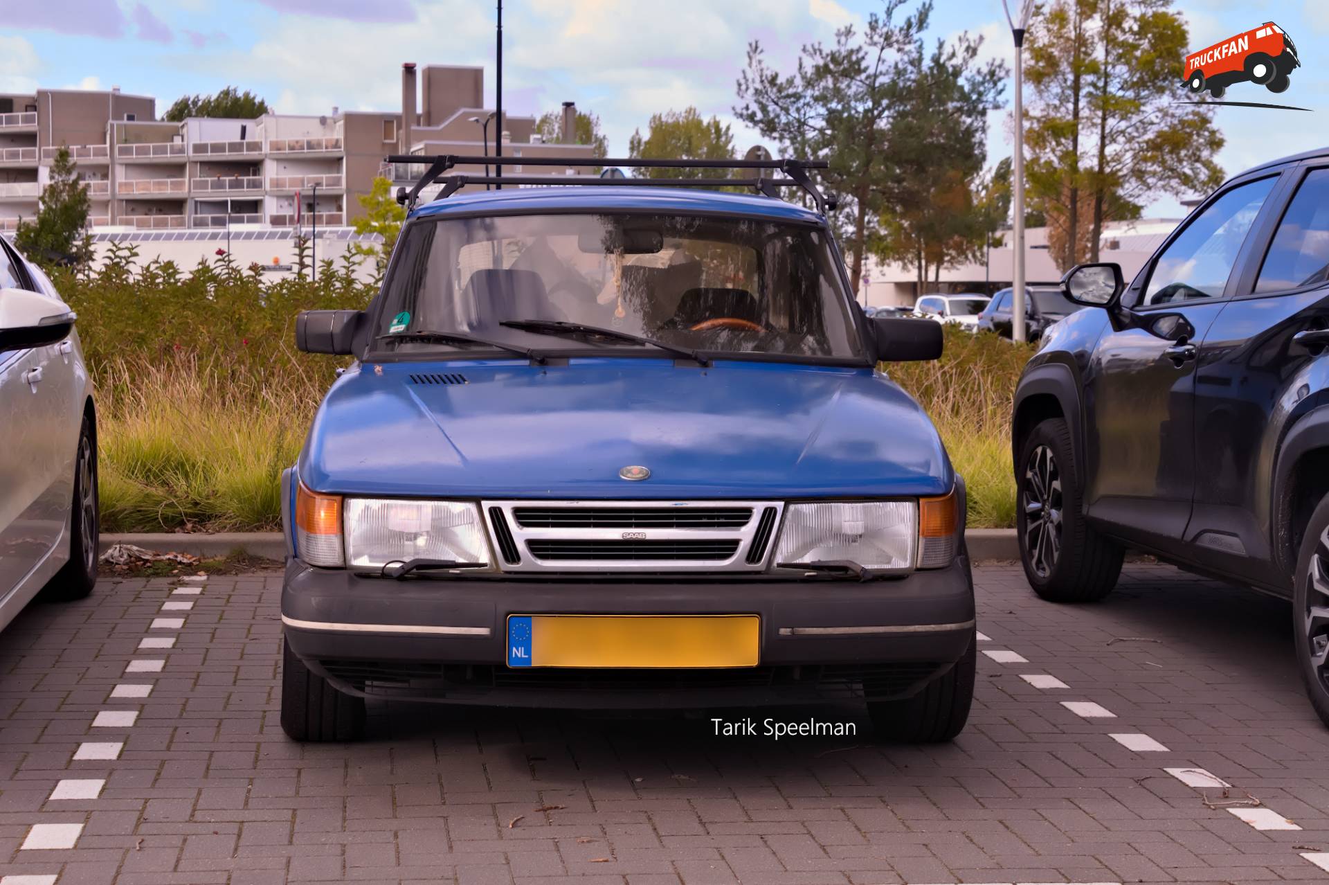Saab 900 personenauto in Zwijndrecht