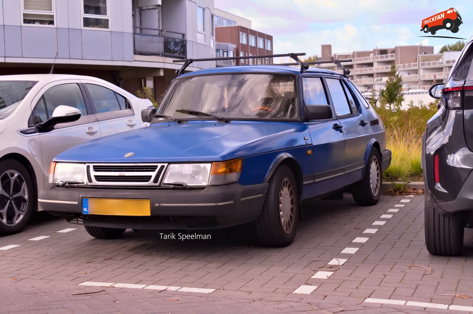 Saab 900 personenauto in Zwijndrecht