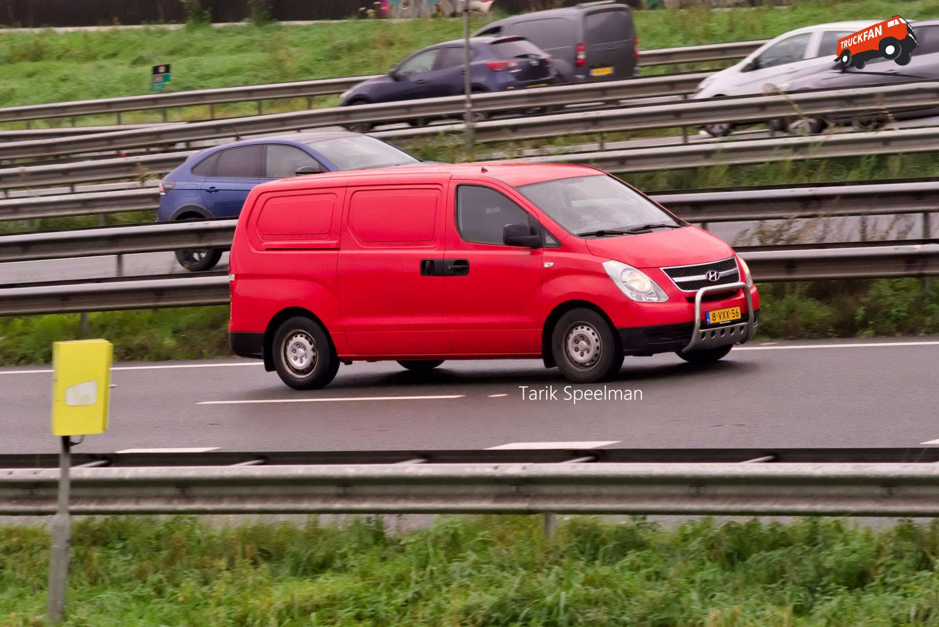 Hyundai H-1 bestelbus op A16