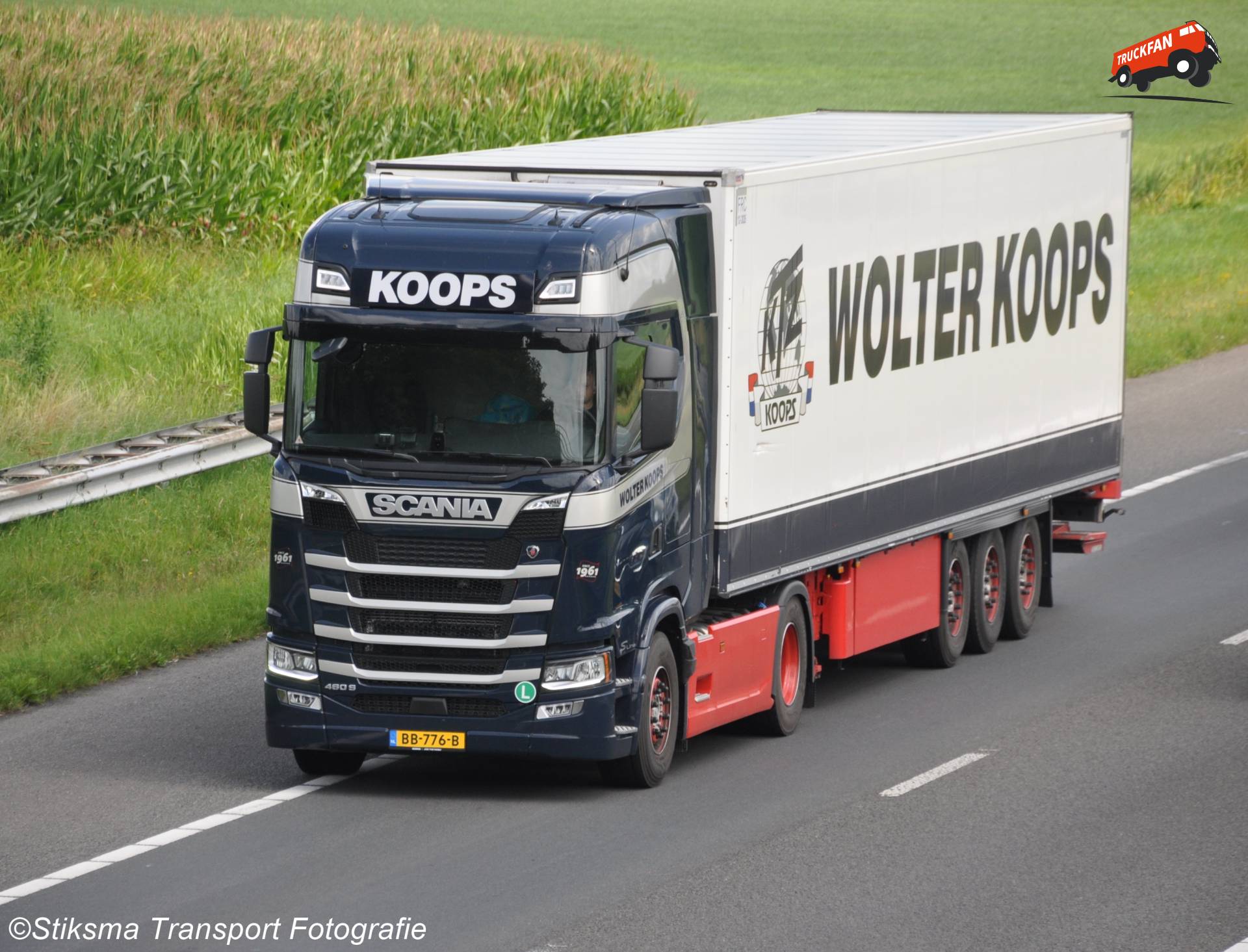 Scania S460 koelvries transporttruck van Wolter Koops