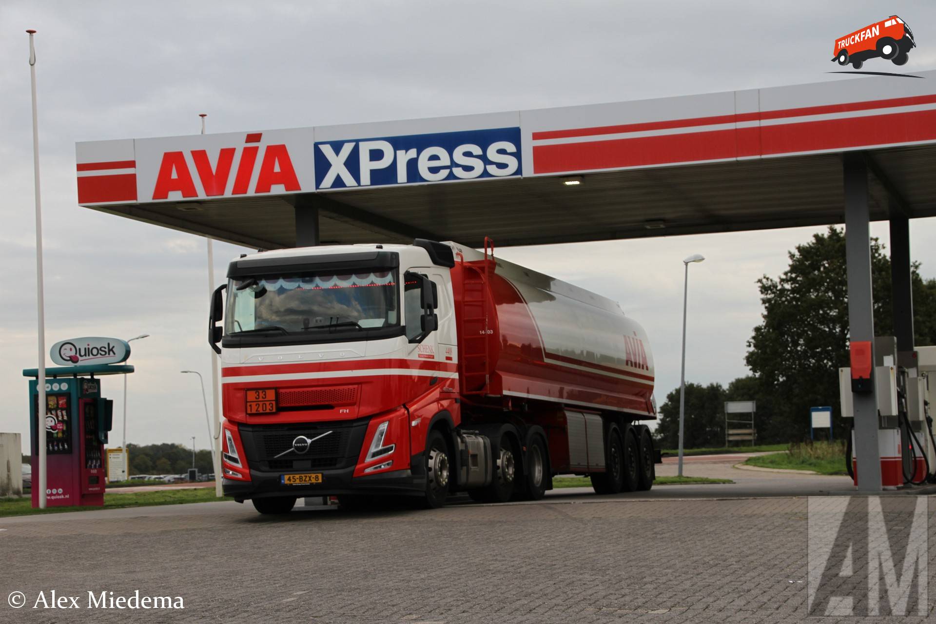 Volvo FH Aero vrachtwagen bij Avia XPress Drachten-Azeven