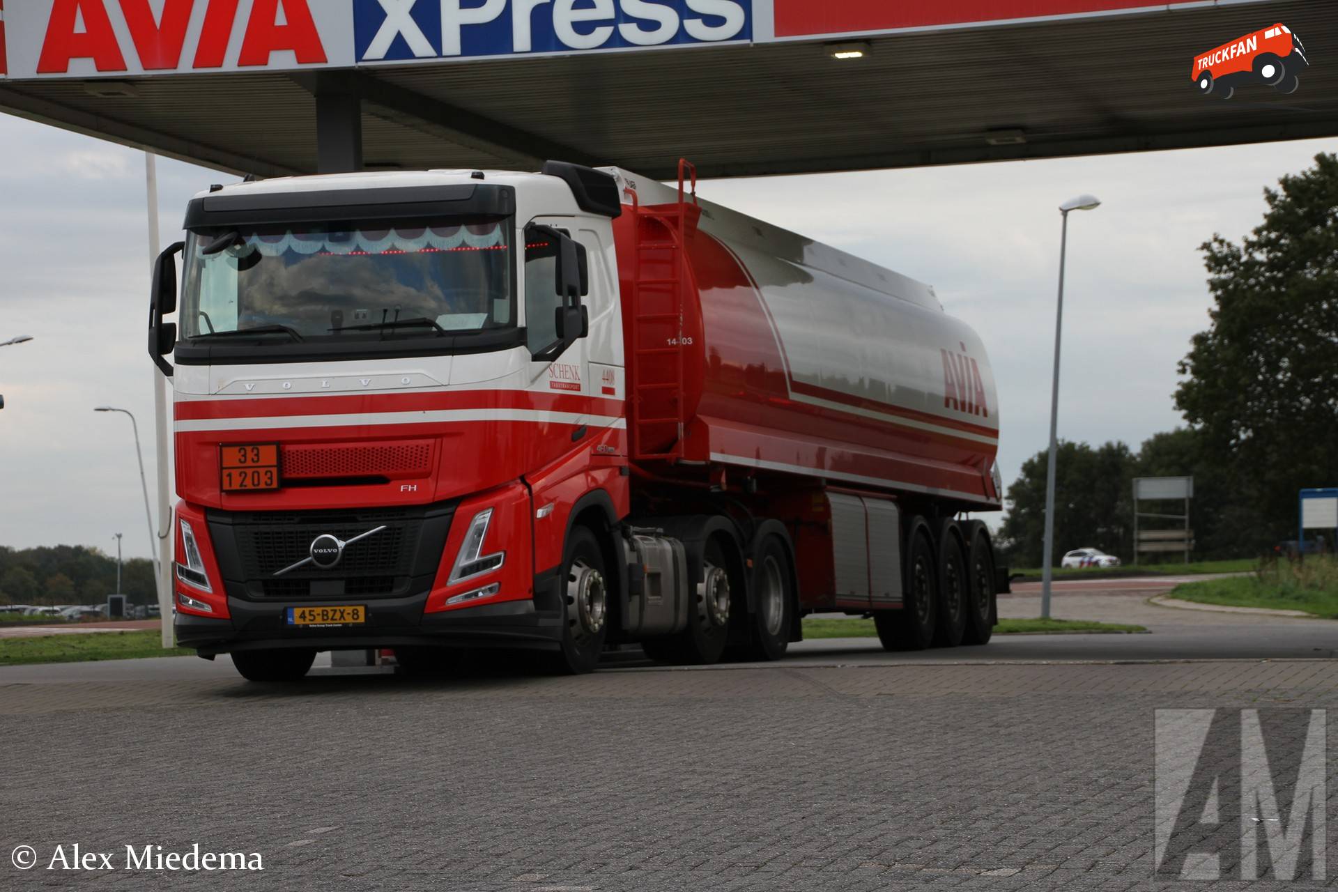 Schenk Volvo FH Aero wagenparknummer 4408 op locatie