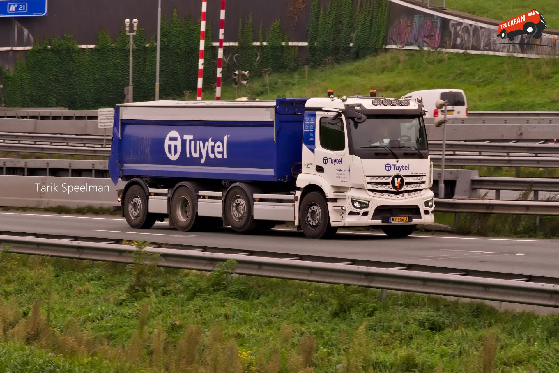 Veldhuizen eActros 8x2 kipper BB-656-J op A16