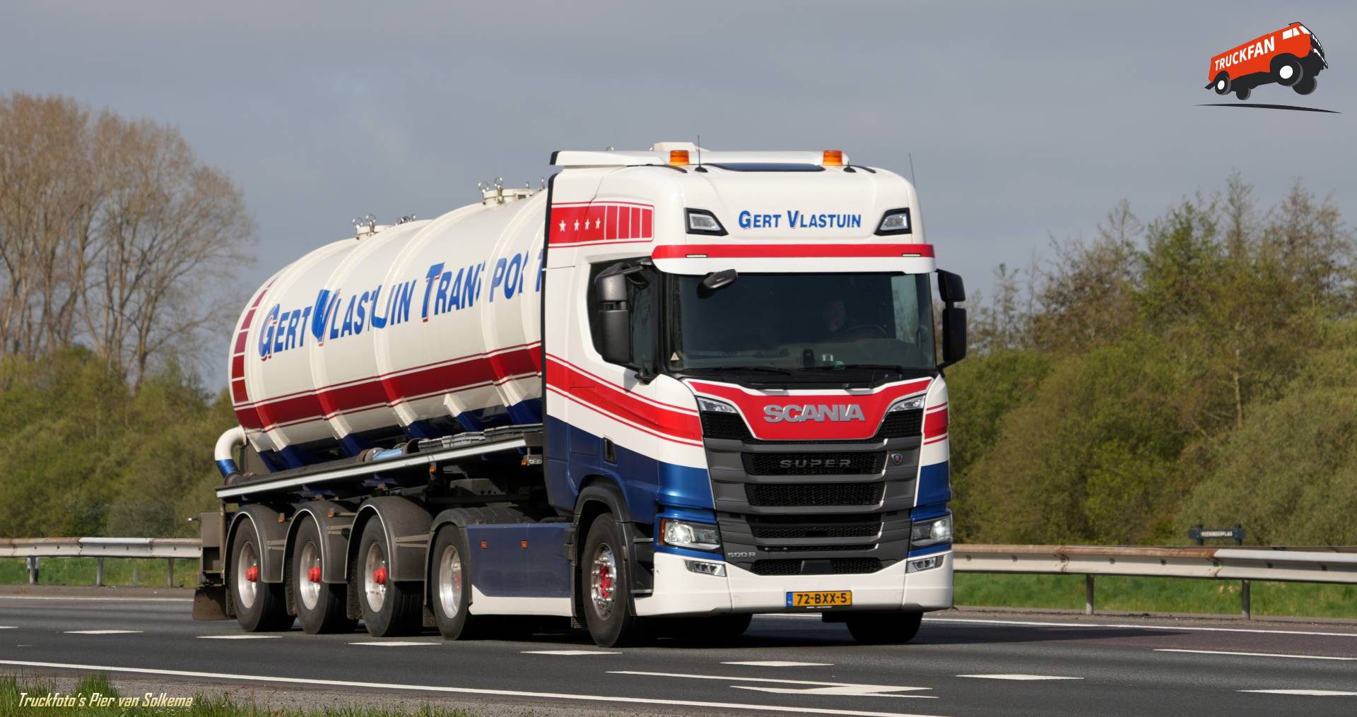 Scania R500 vrachtwagen bij A28 Veeningen