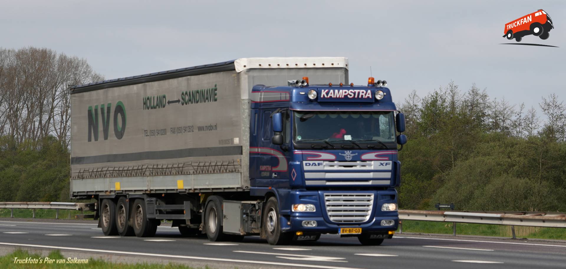 DAF XFBedrijf Kampstra vrachtwagen op A28 Veeningen