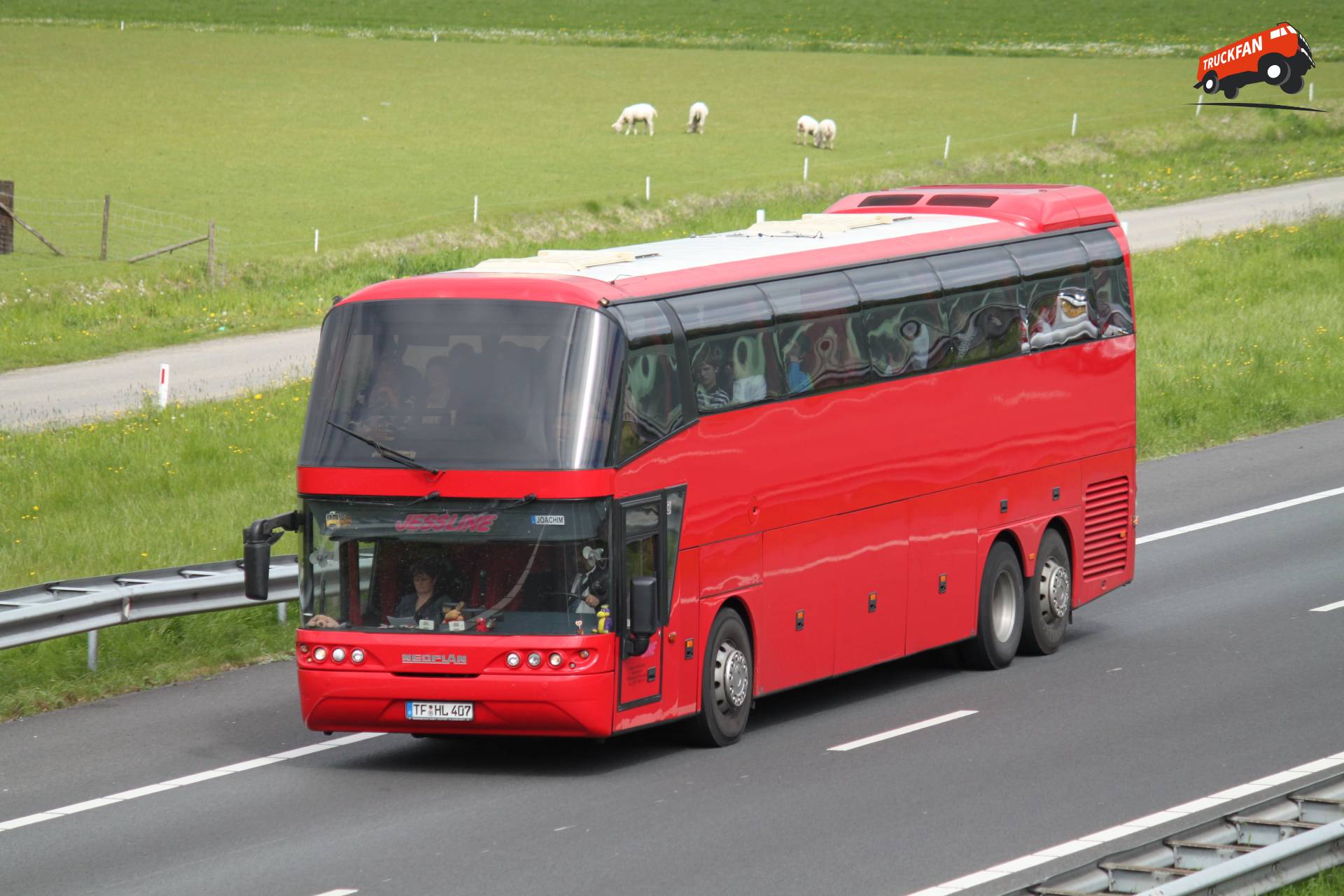 Neoplan Spaceliner bus op 5 mei 2010