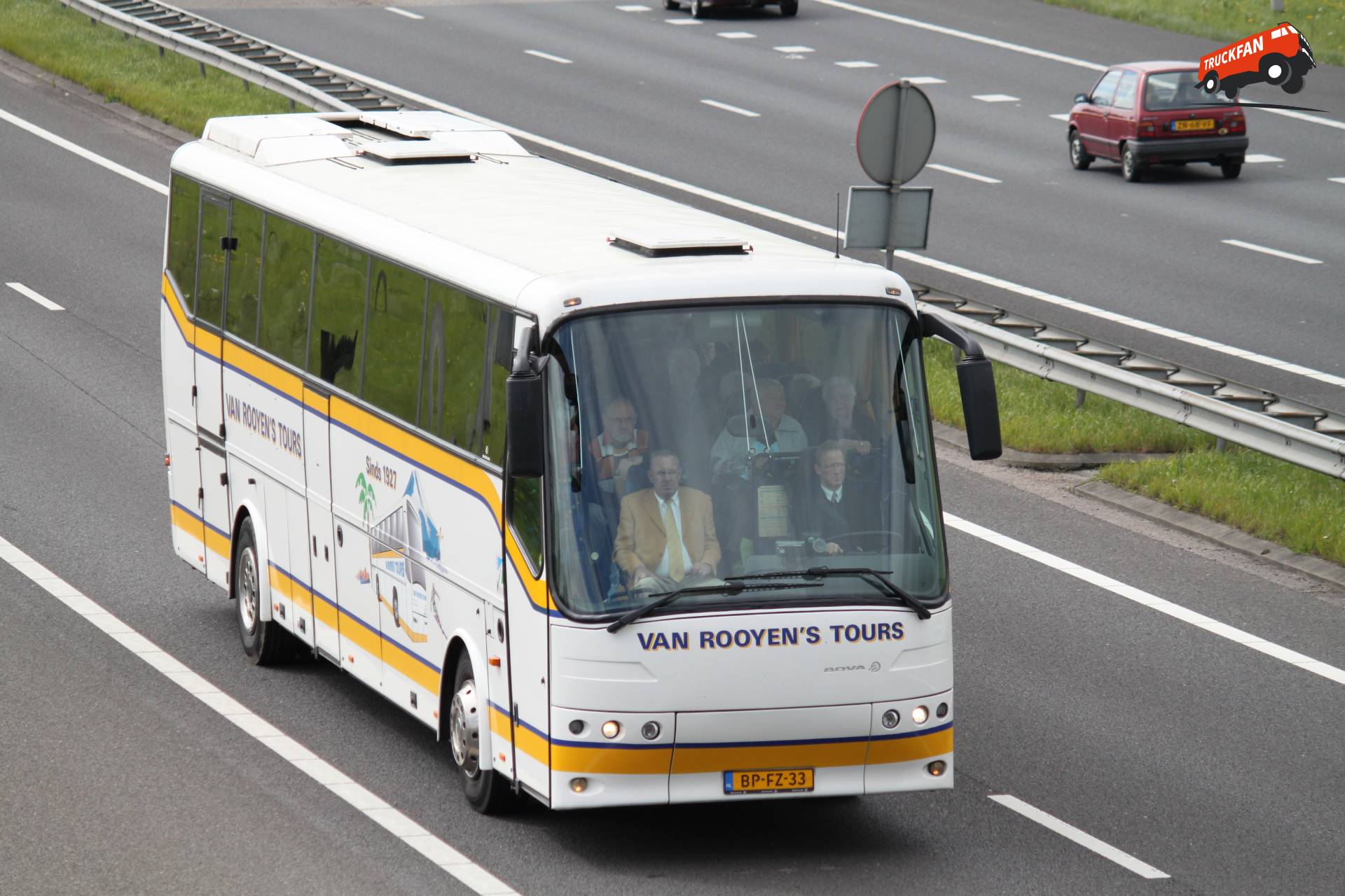 Bova FHDEigenaar Bus van Rooyen's Tours