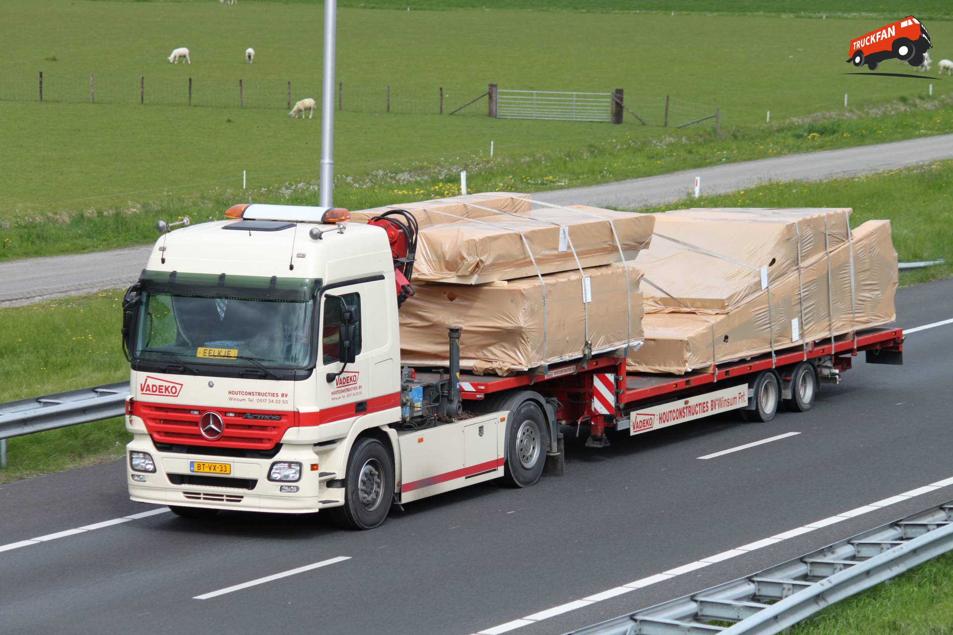 Mercedes-Benz Actros truck owned by Vadeko