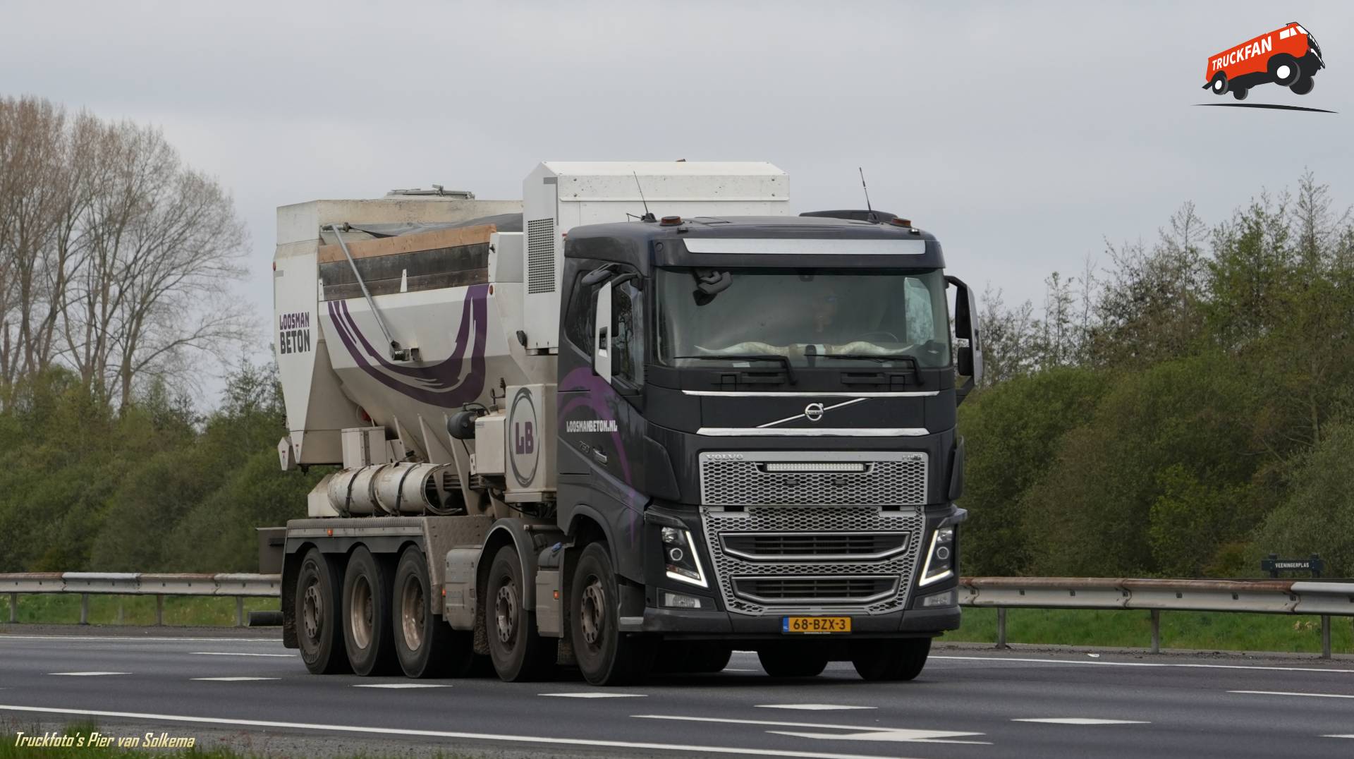 Volvo FH4 betonmixer op A28 Veeningen