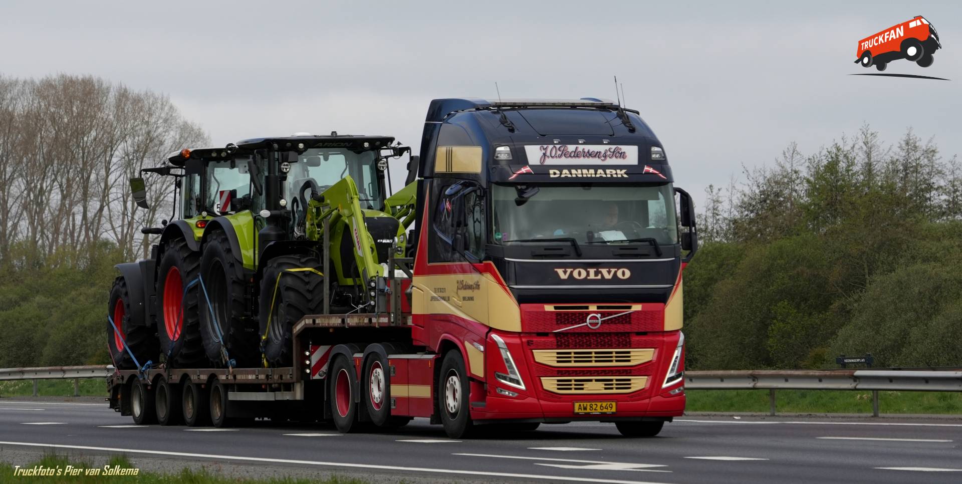 Volvo FH5 van Pedersen en zoon op A28 Veeningen