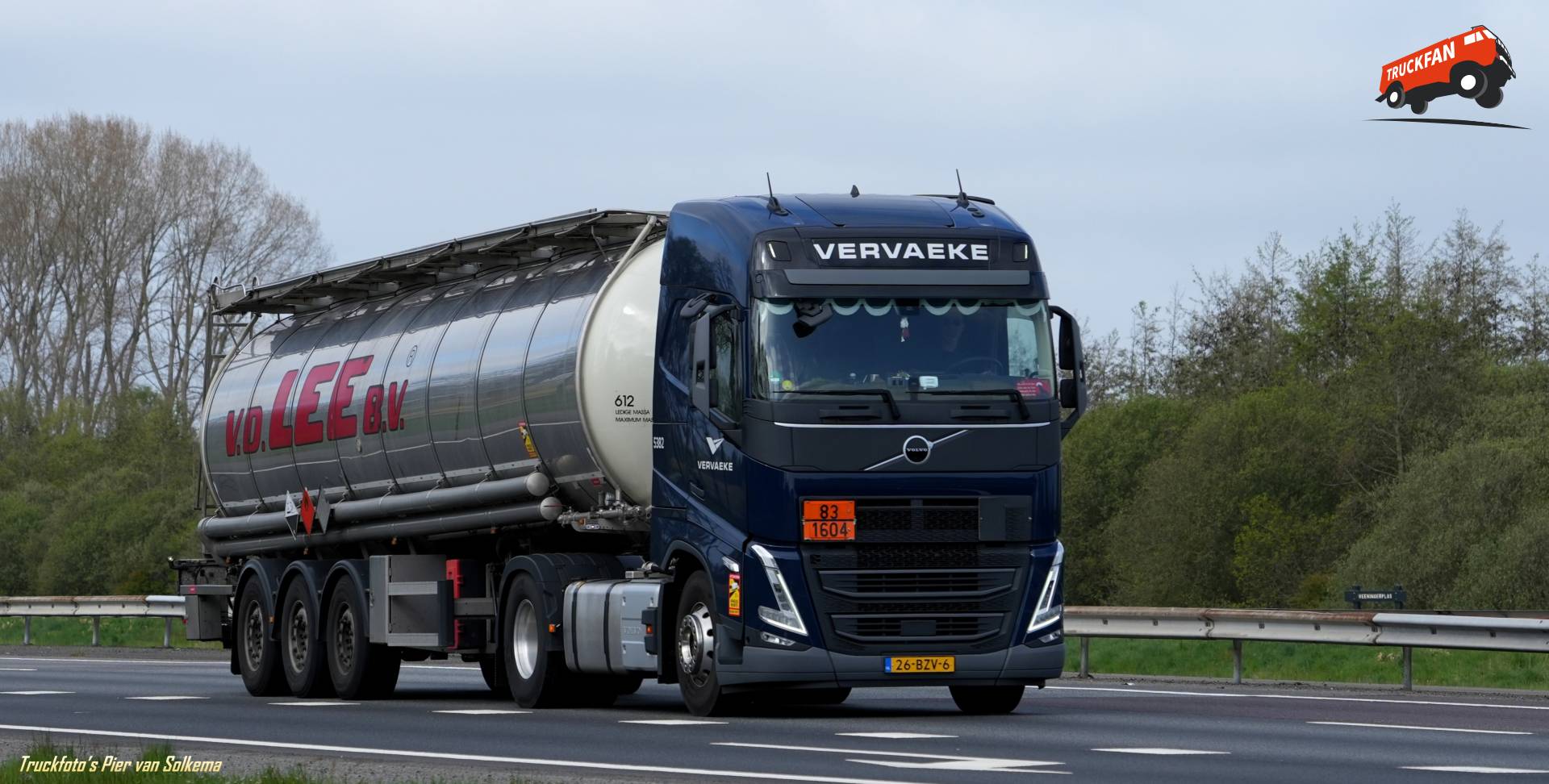 Volvo FH5 tanktransport bij A28 Veeningen