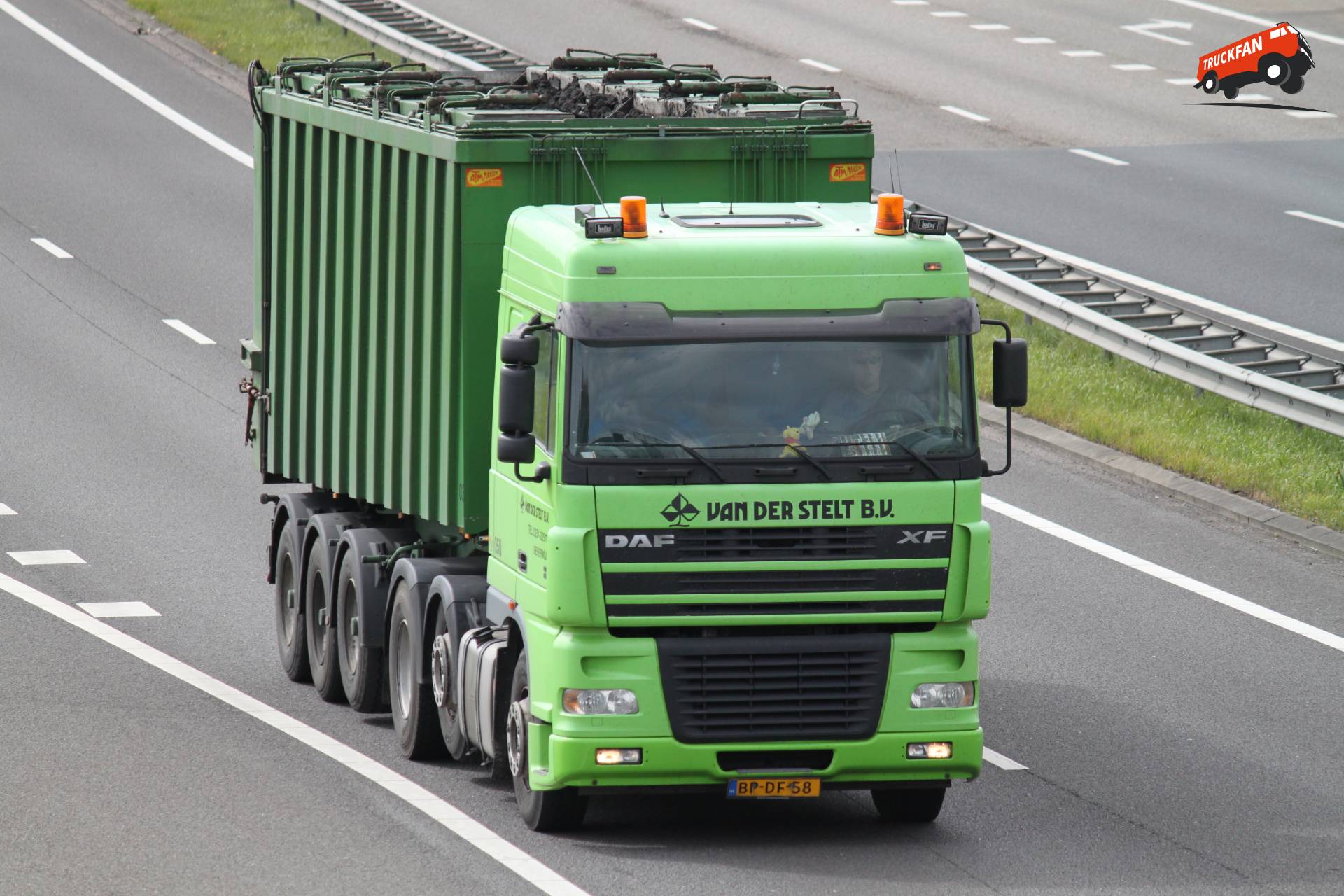 DAF XF95 vrachtwagen eigendom vd Stelt