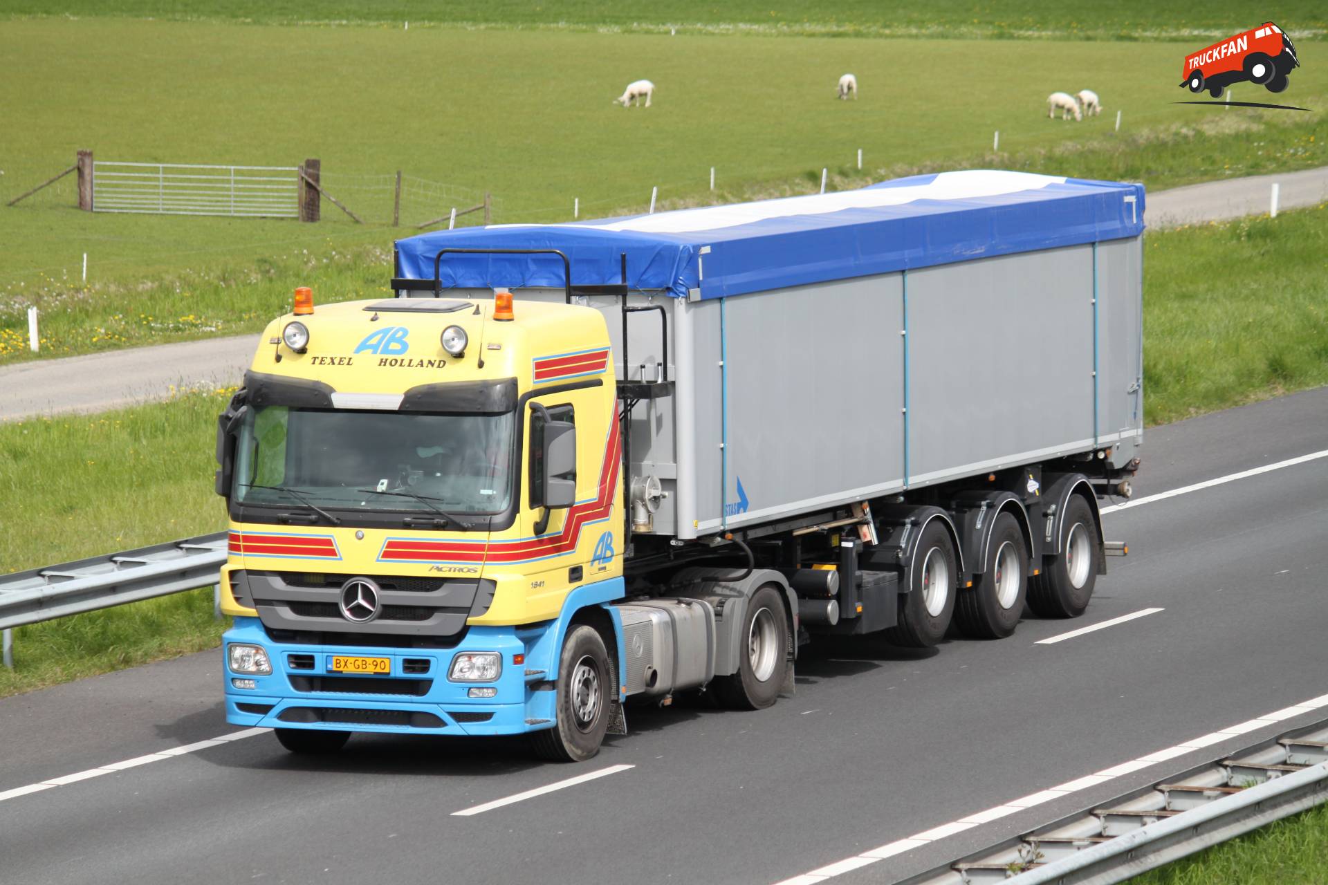 Mercedes-Benz Actros vrachtwagen eigendom van AB Texel