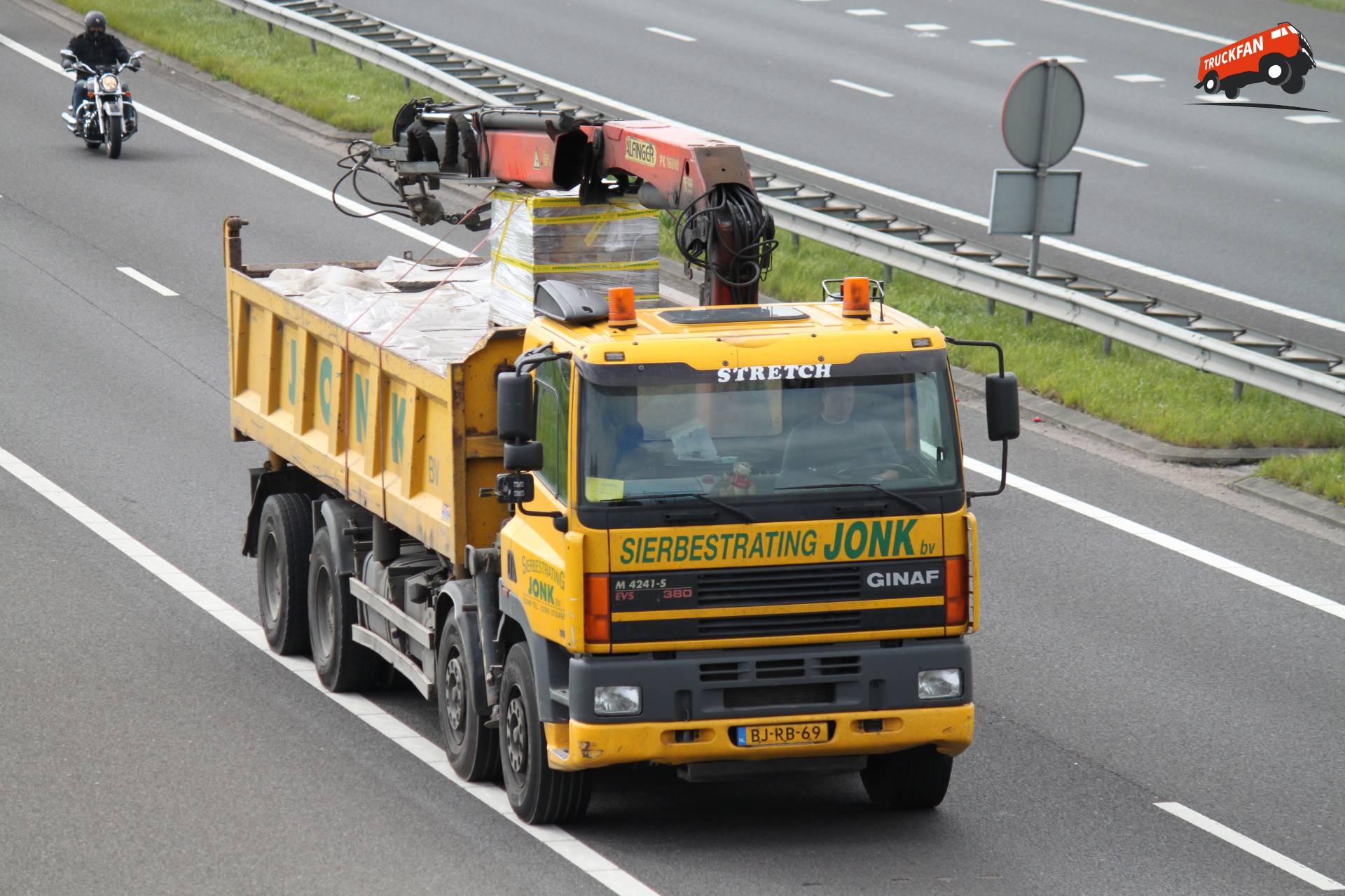 Ginaf M4241-SE vrachtwagen