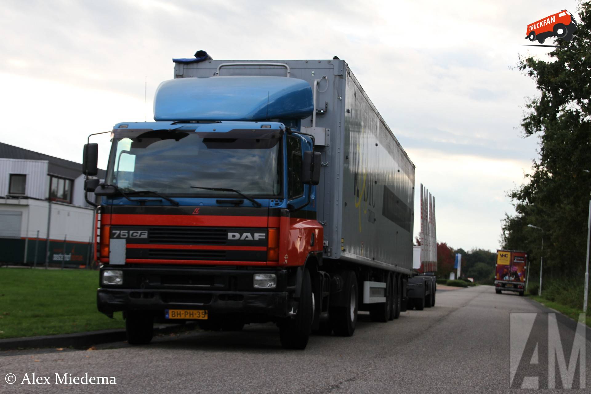 DAF 75CF truck in Drachten-Azeven