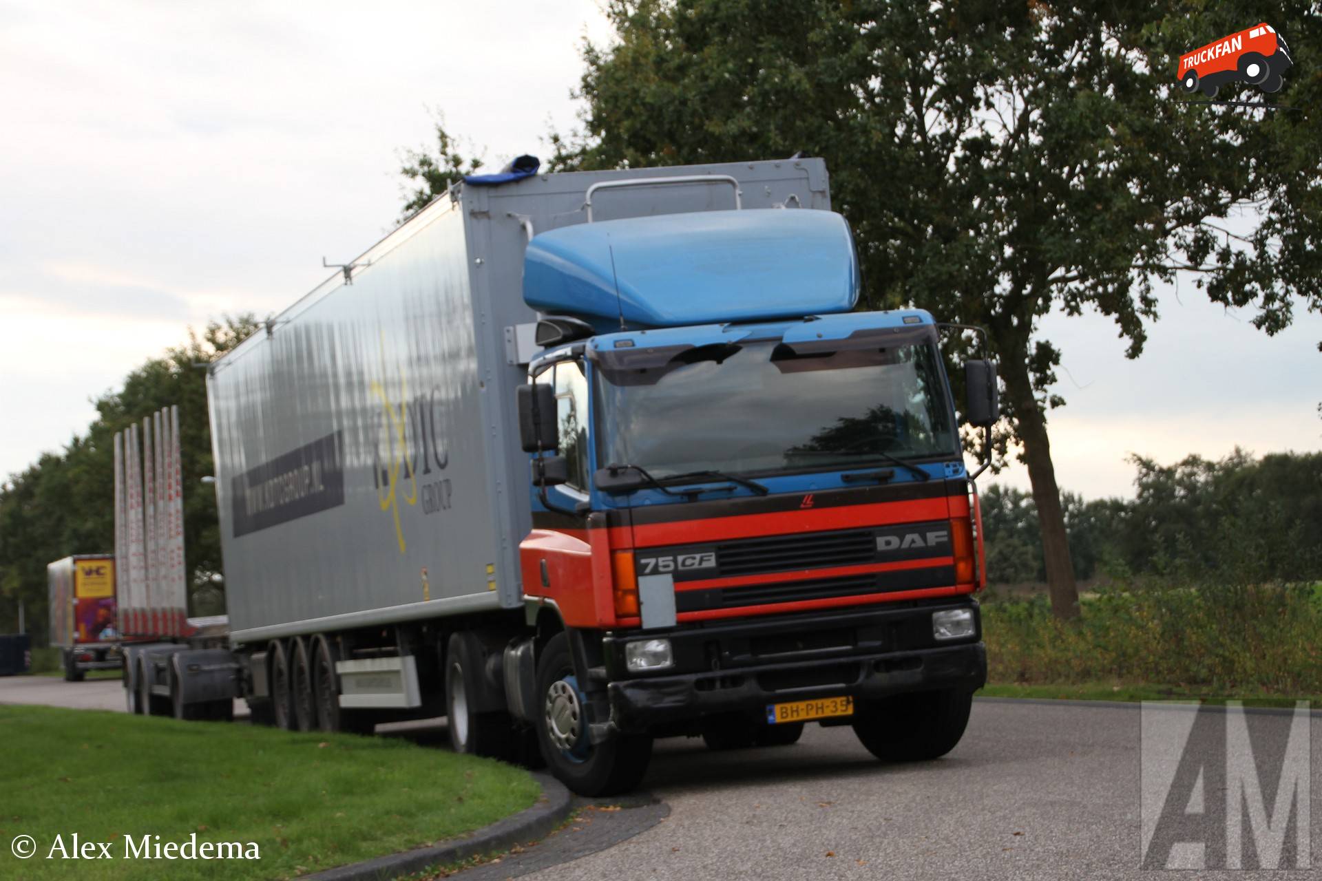 DAF 75CF vrachtwagen in Drachten-Azeven
