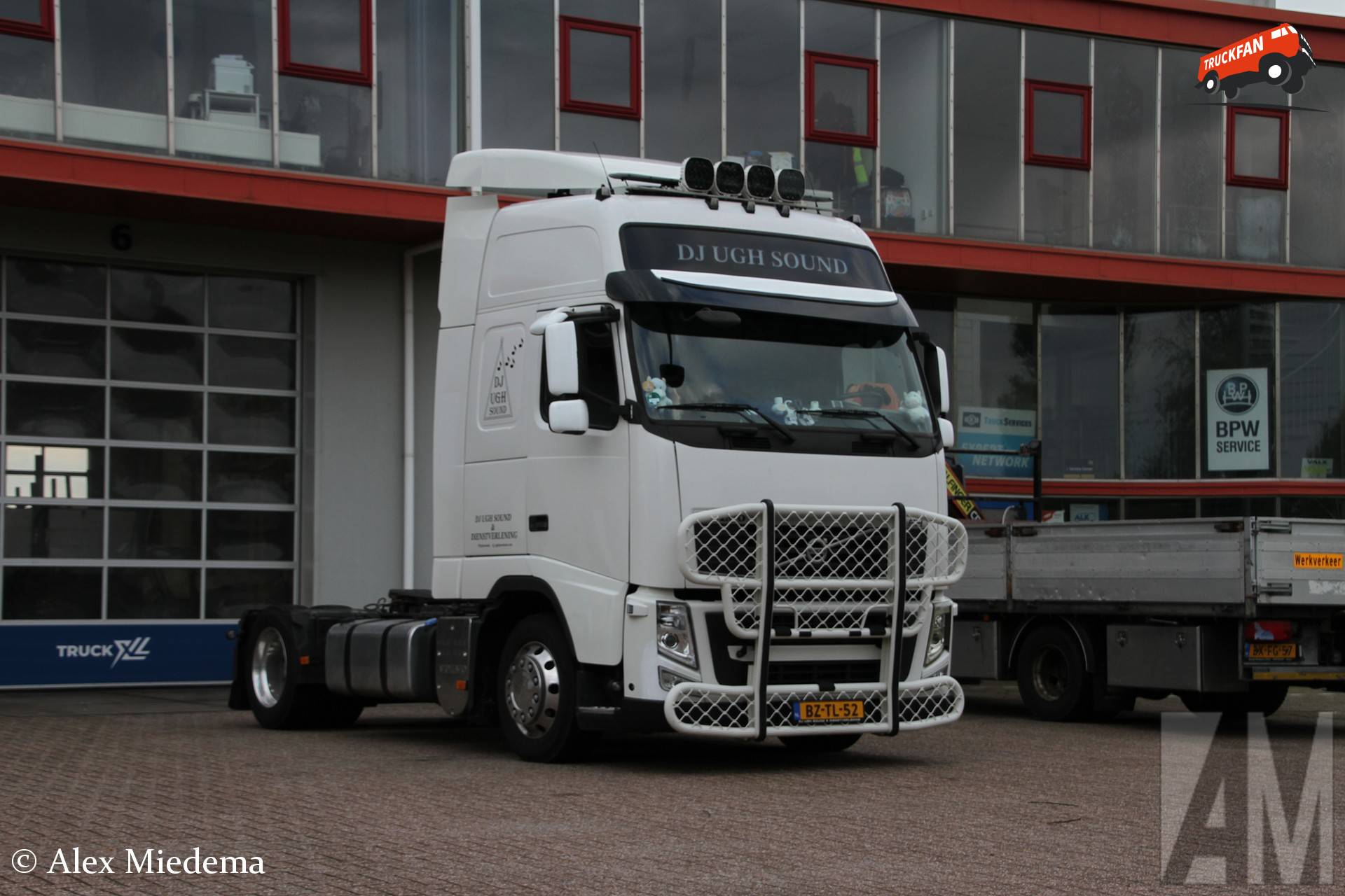 Volvo FH van DJ Ugh Sound