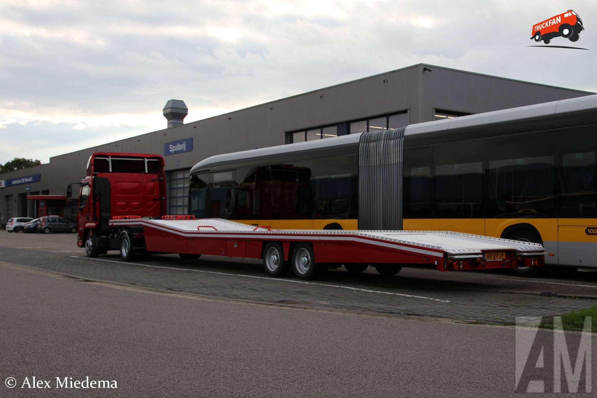 Tijhof machine gekoppeld aan DAF XB trekker