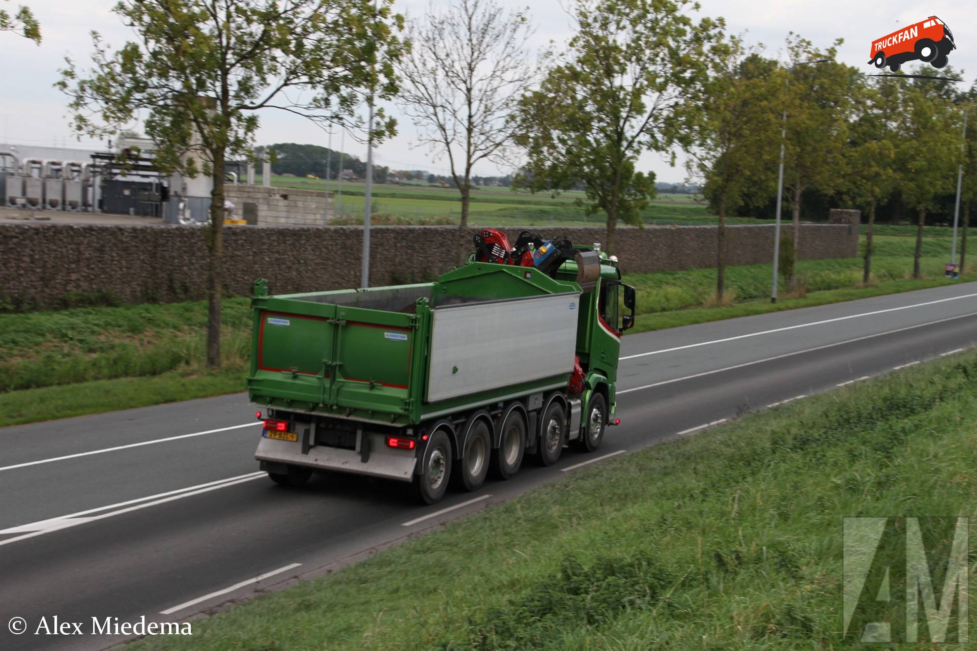 Kippertruck Gijsbertsen van Bol Ten Boer in Hoogkerk