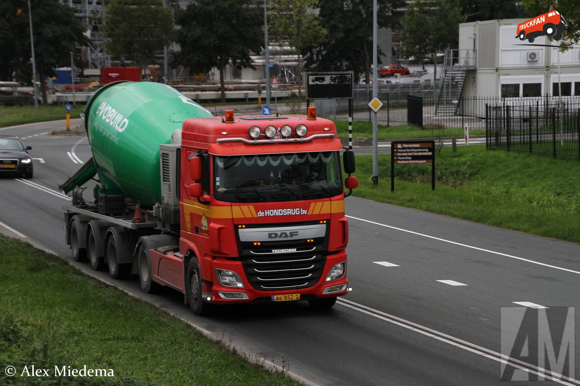 DAF XF vrachtwagen van De Hondsrug bv in Hoogkerk