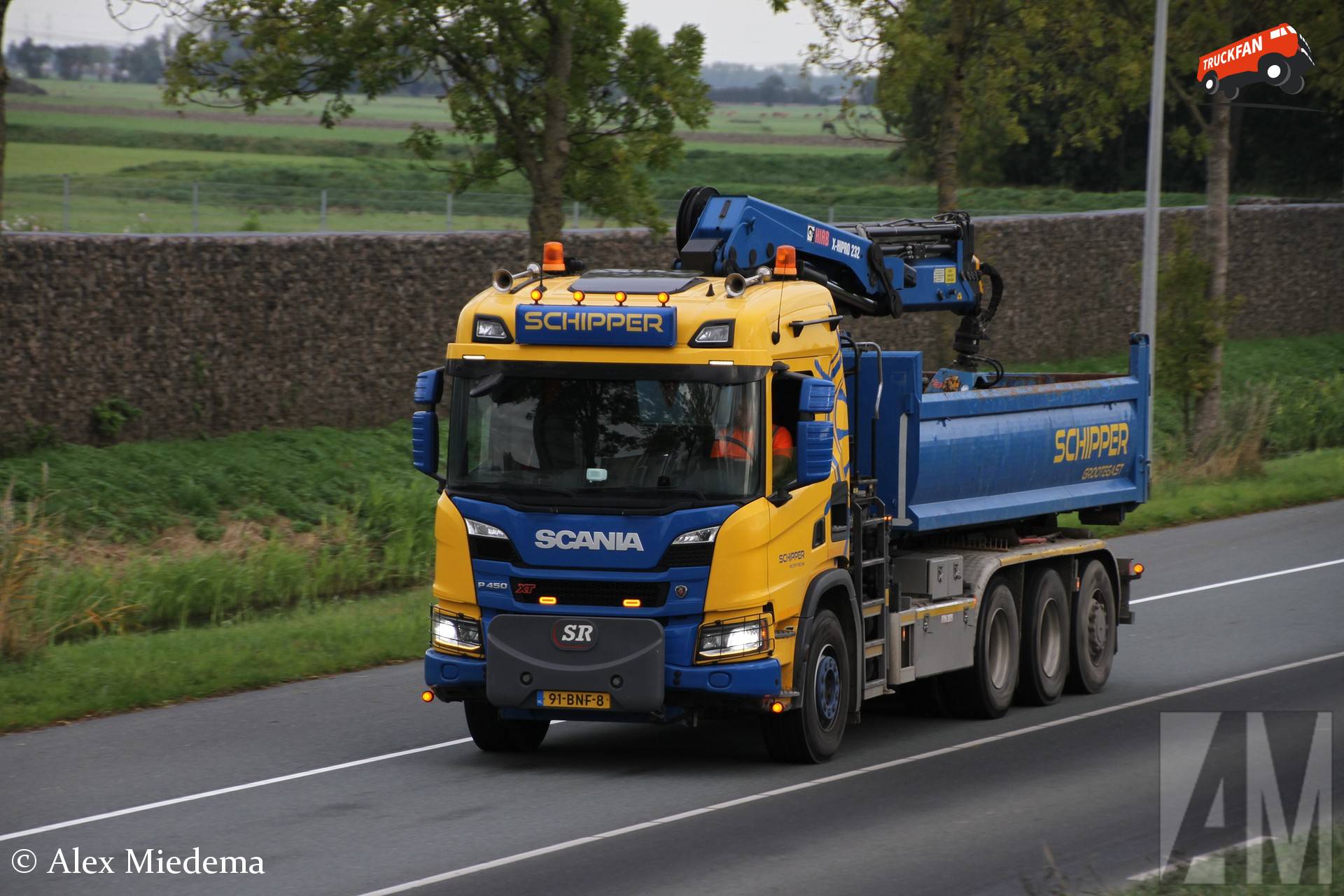 Scania P450 XT vrachtwagen in Hoogkerk
