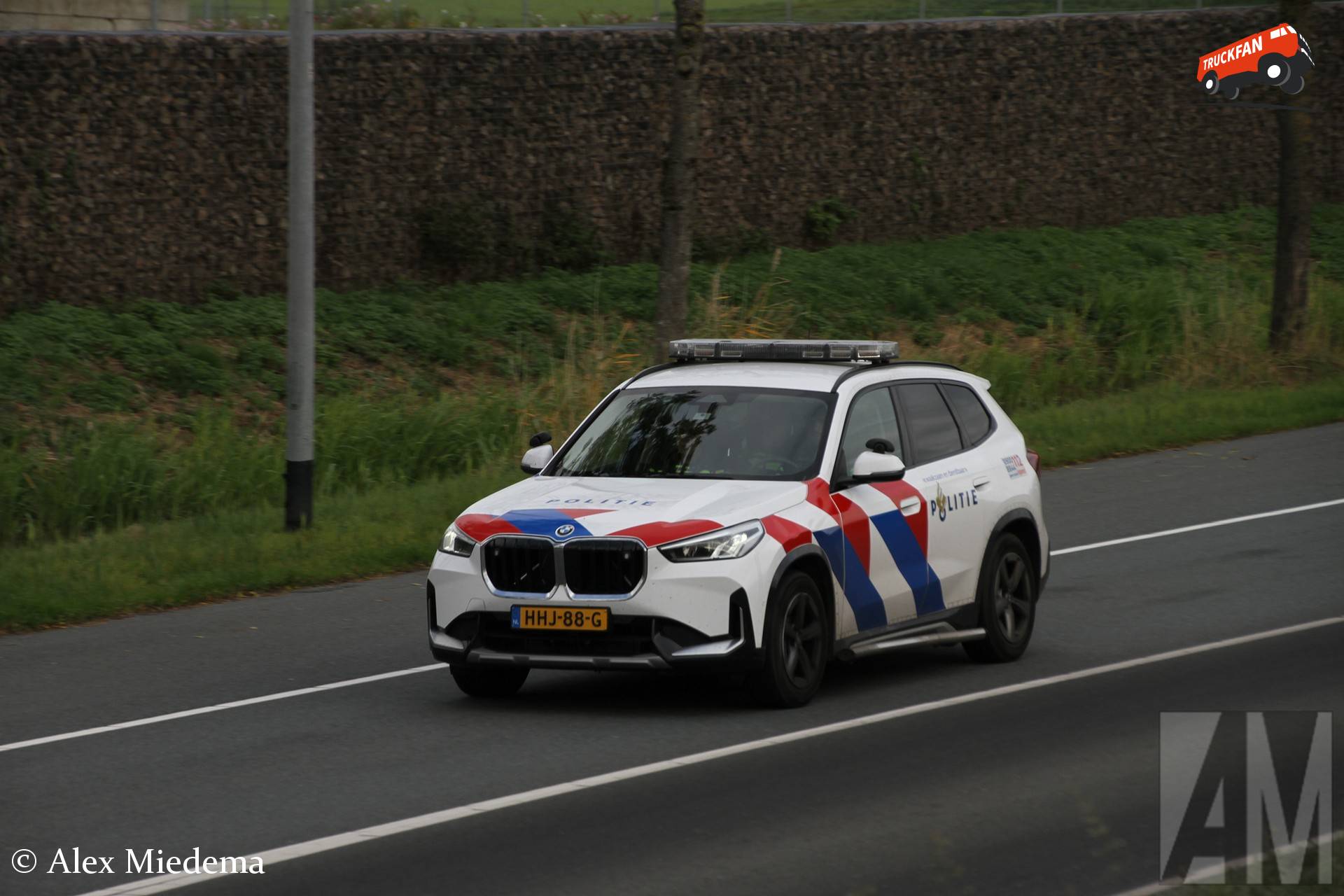 BMW X1 politieauto in Hoogkerk
