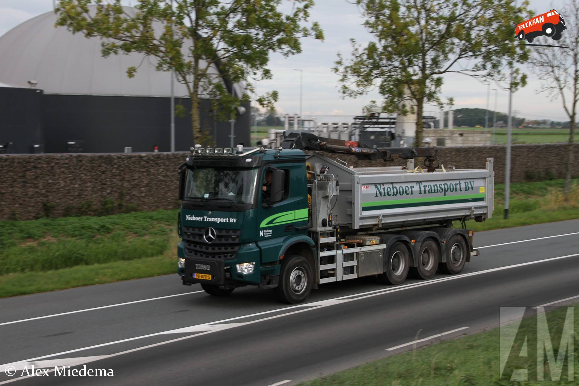 Nieboer Mercedes-Benz Arocs Truck
