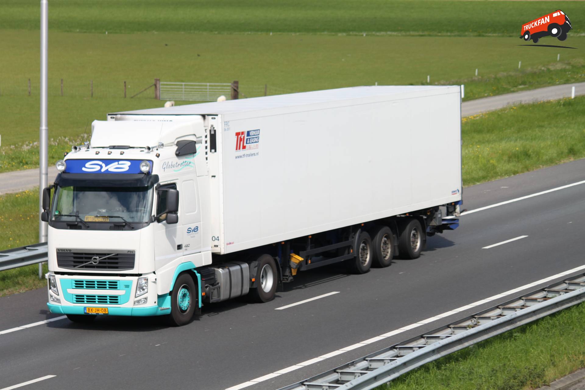 Volvo FH vrachtauto van SVB Transportgroep