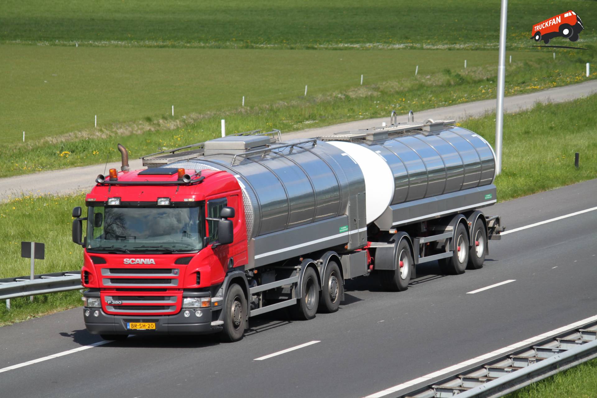 Scania P380 vrachtwagen met kenteken BR-SH-20