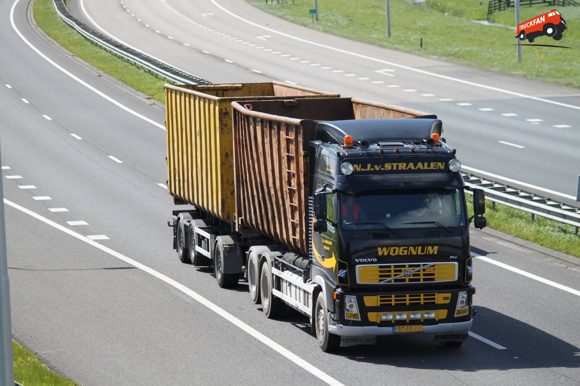 Volvo FH truck of N J v Straalen