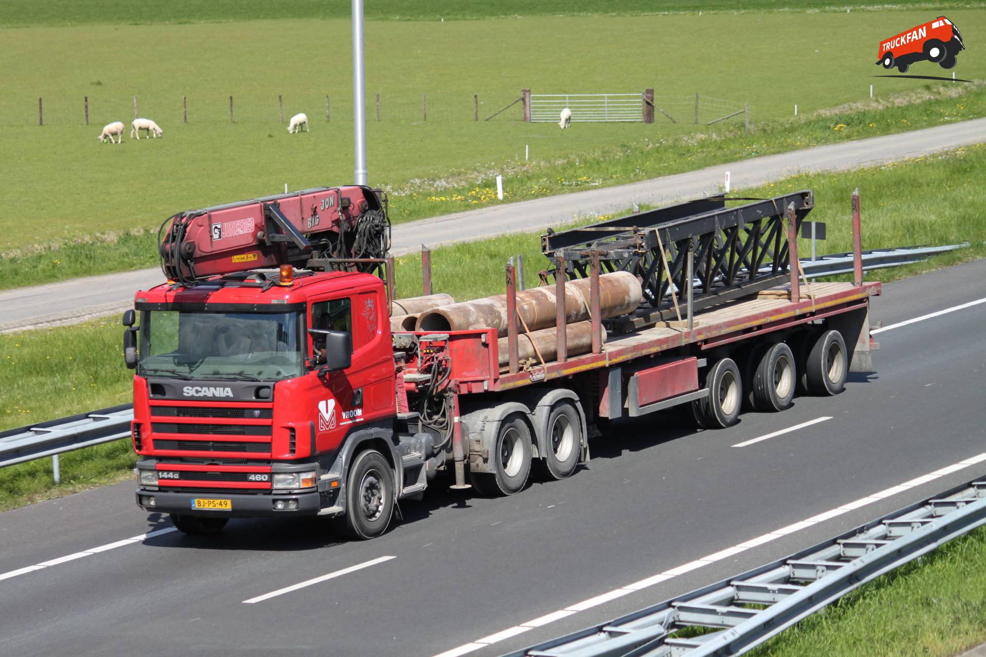 Scania 144 truck owned by Vroom