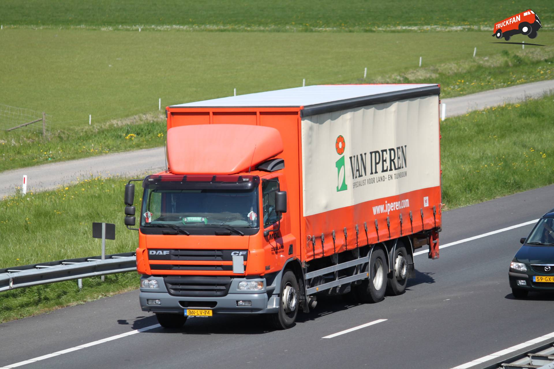 DAF CF75 vrachtwagen van Van Iperen