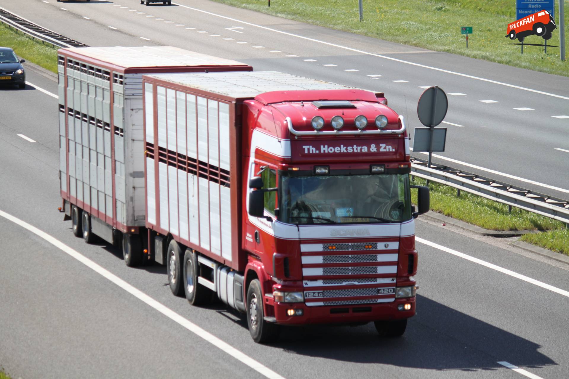 Scania 124 vrachtwagen van Transportbedrijf Th. Hoekstra