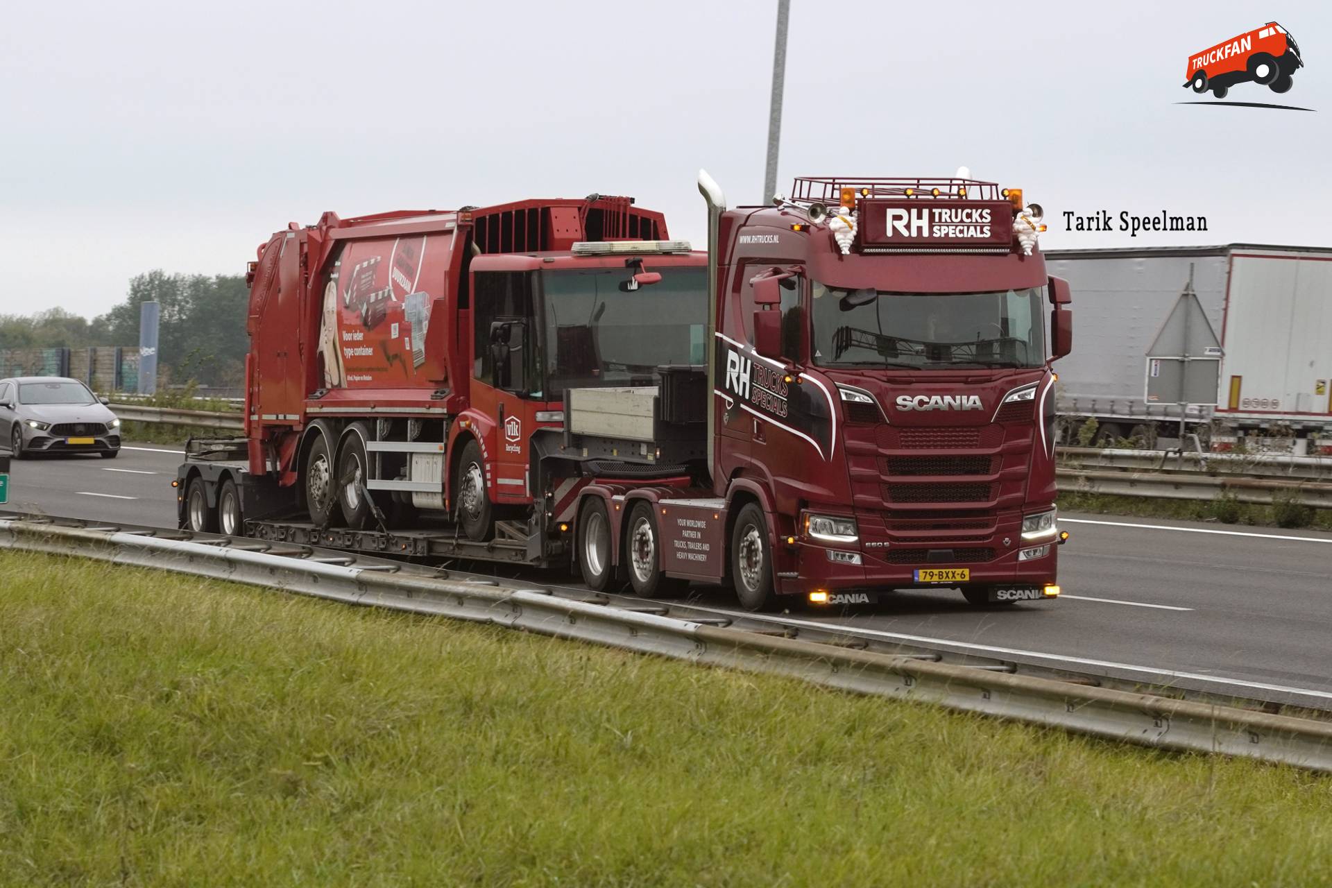 Scania 660S en Mercedes-Benz Econic op A15