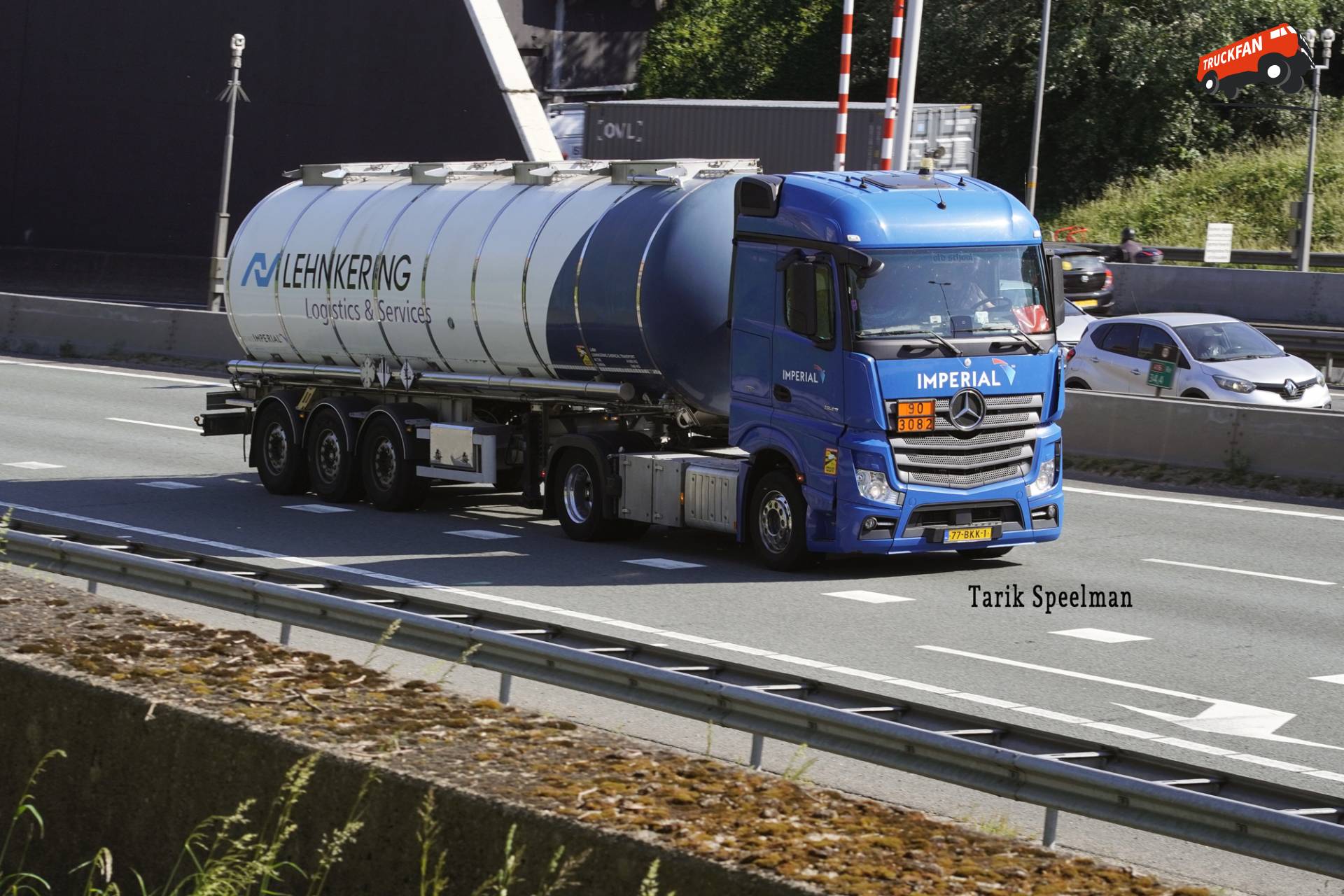 Mercedes-Benz Actros MP4 met kenteken 77-BKK-1