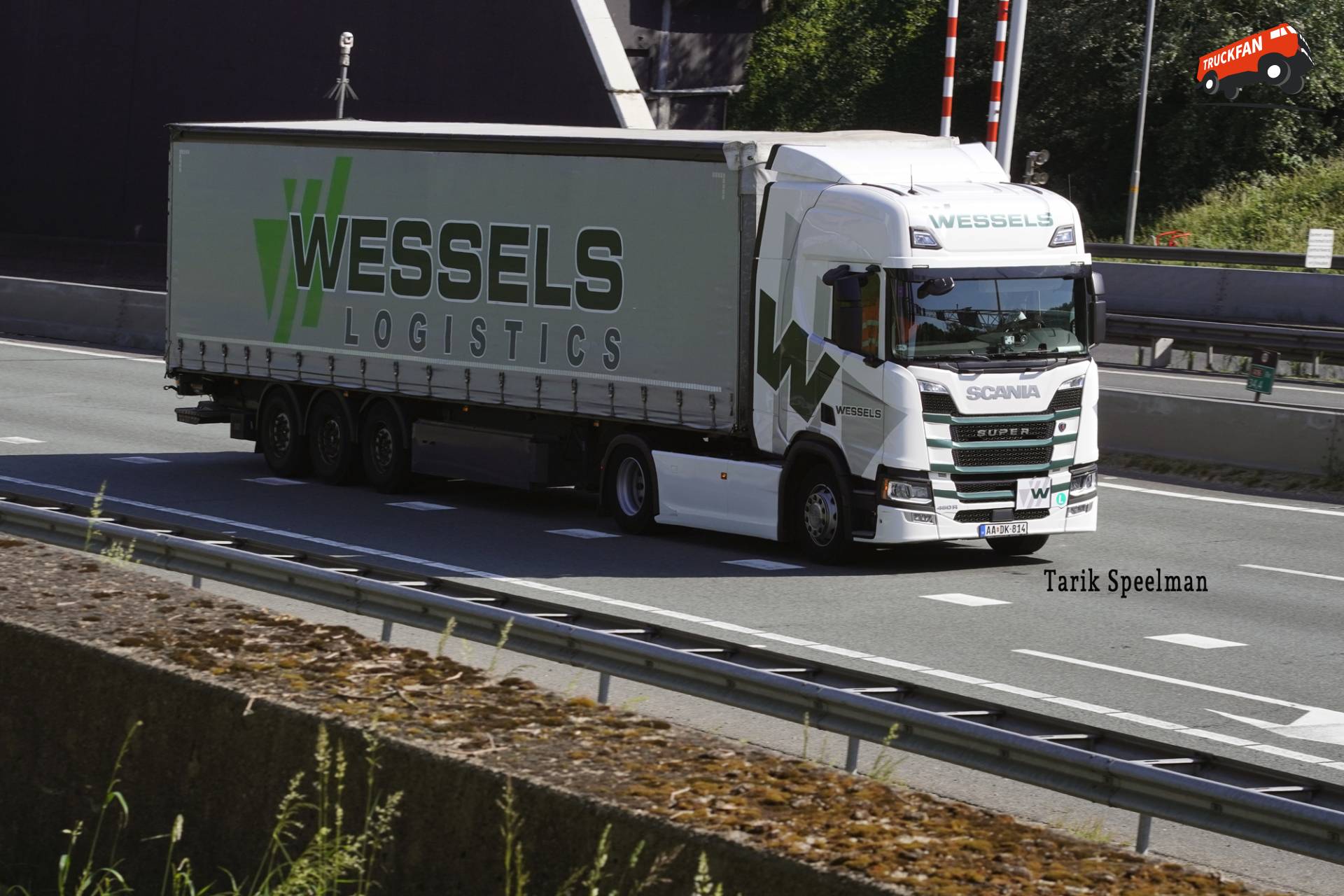Scania 460R vrachtwagen van Wessels op A16