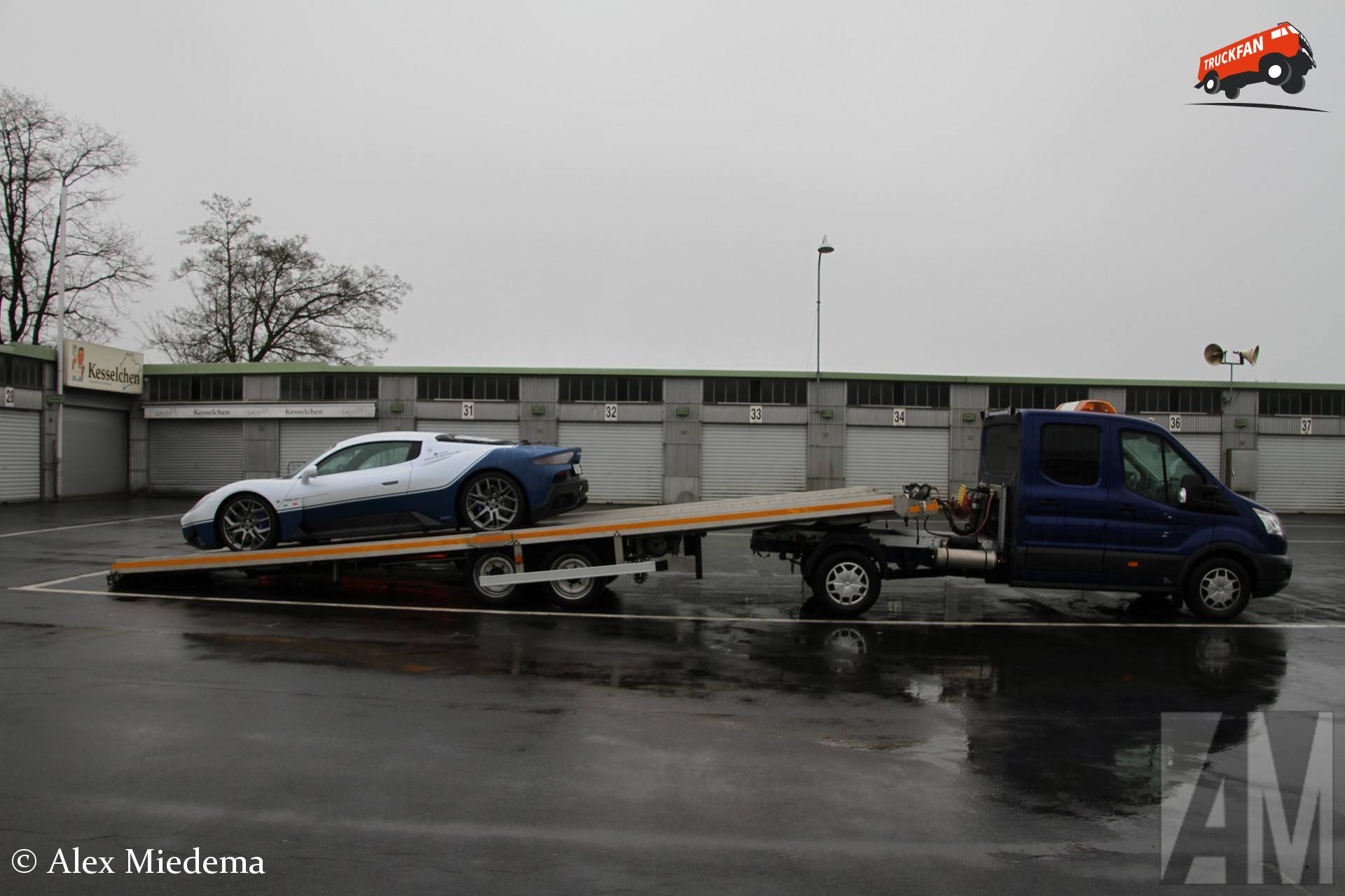 Ford Transit en Sanwald oplegger bij Nürburgring