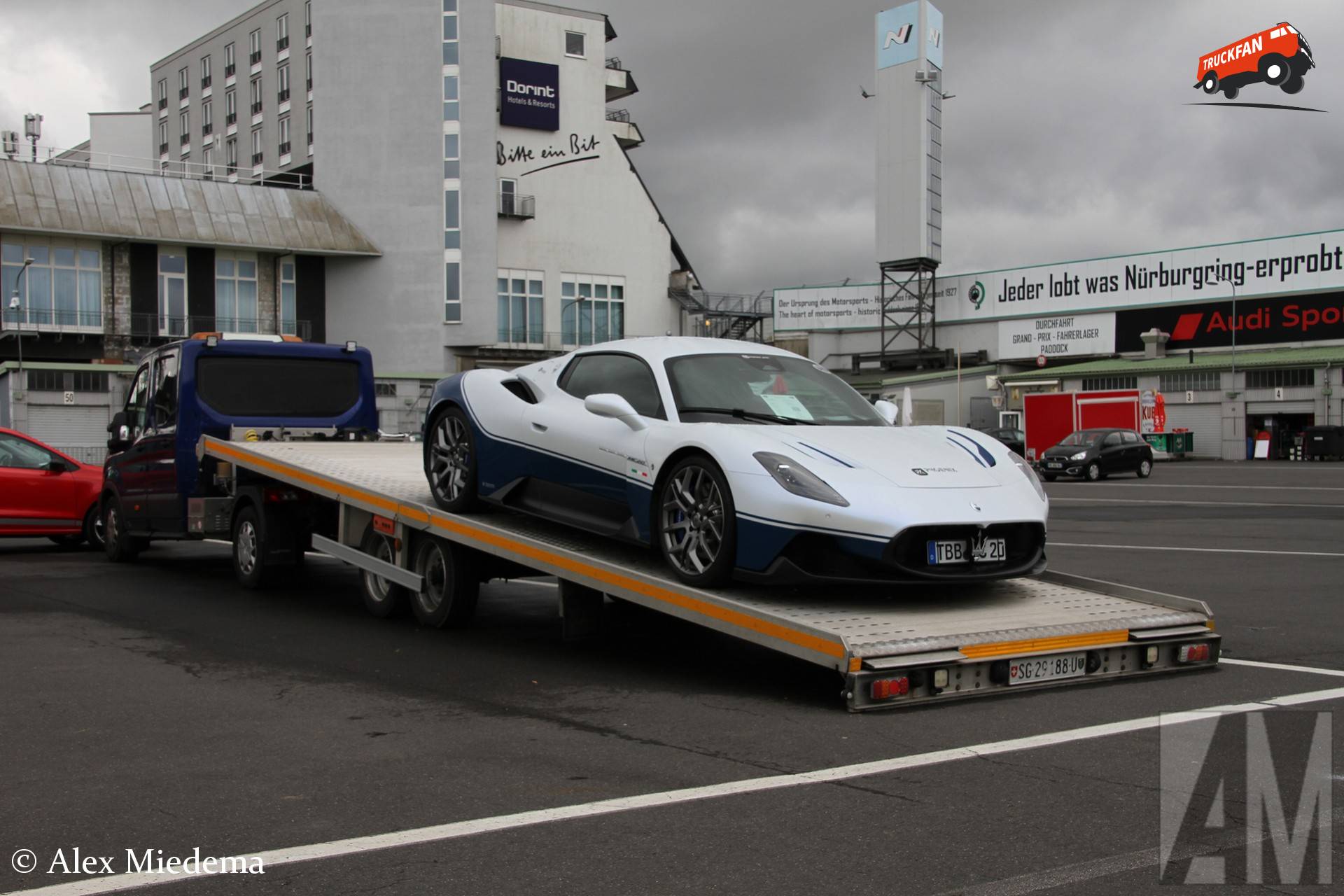 Maserati MC20 en Ford Transit met Sanwald oplegger