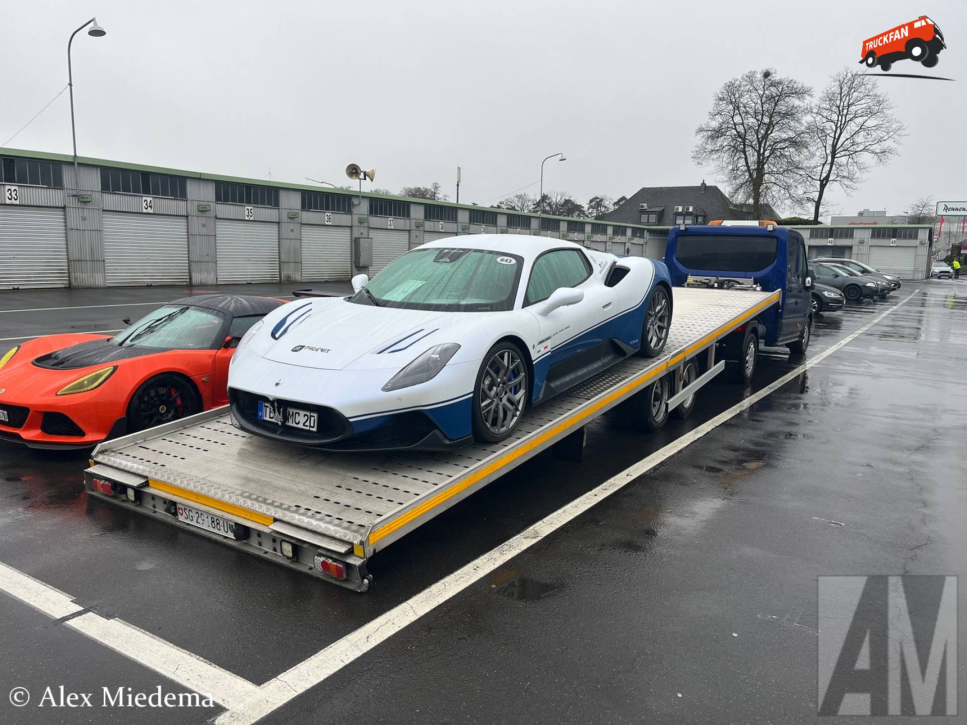 Maserati MC20 en oplegger bij Historisches Faherlager Nürburgring