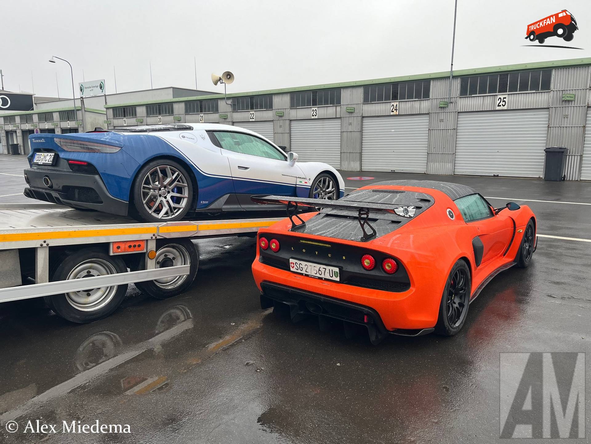 Maserati MC20 en Lotus Exige bij Historisches Fahrerlager Nürburgring