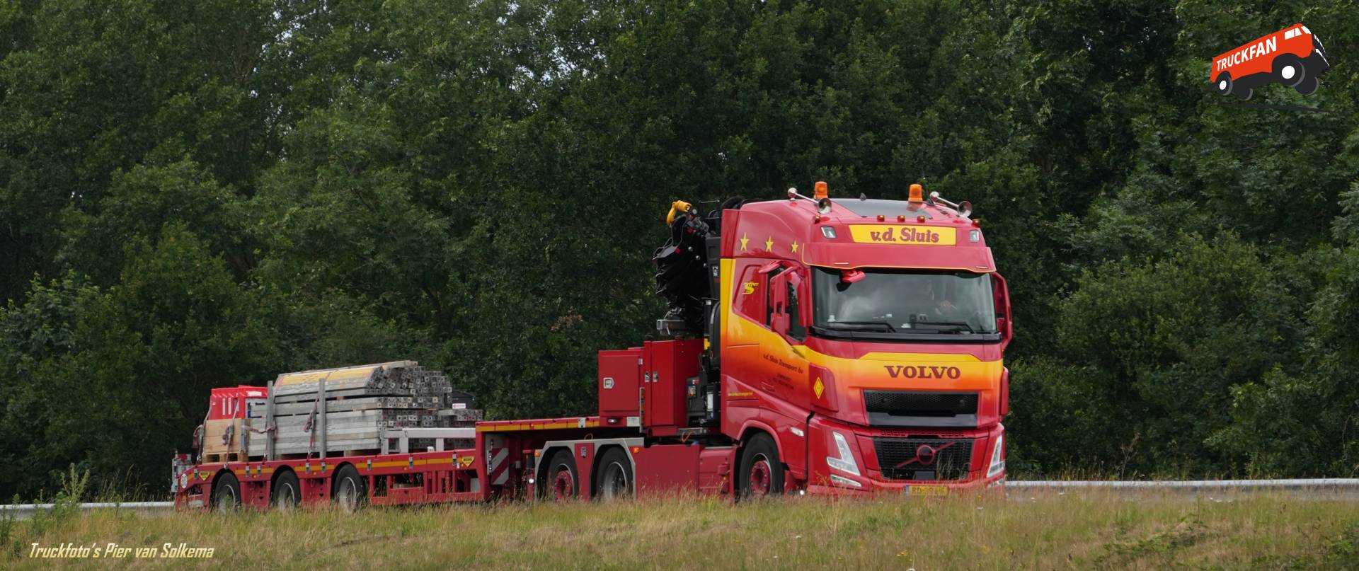 Volvo FH5 Aero truck on the A7 near Sneek